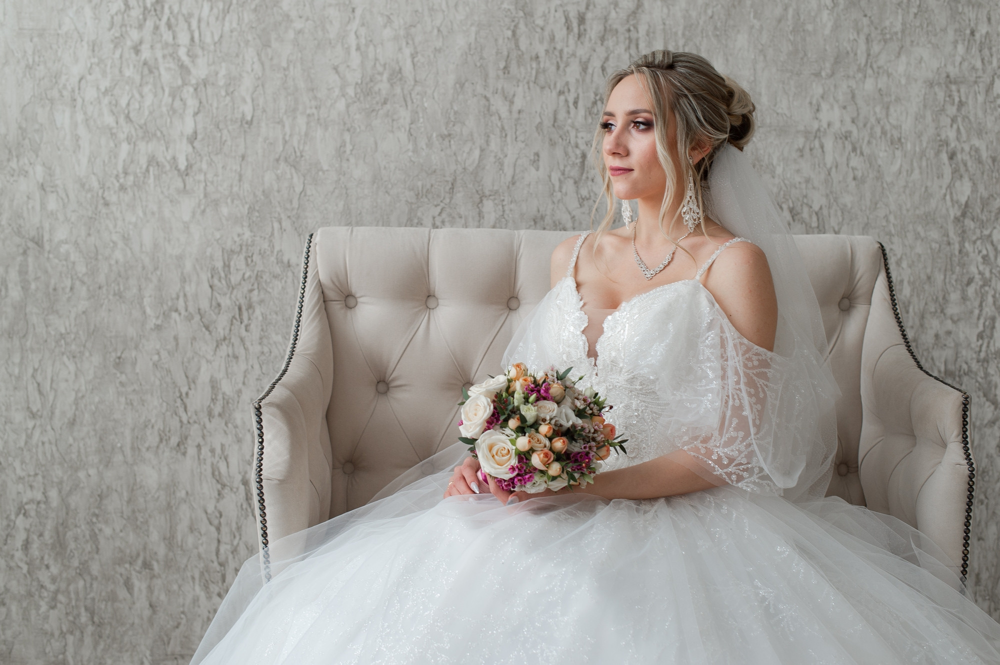 Студийная зимняя свадьба. Свадебный и семейный фотограф в Омске Мормулев Михаил