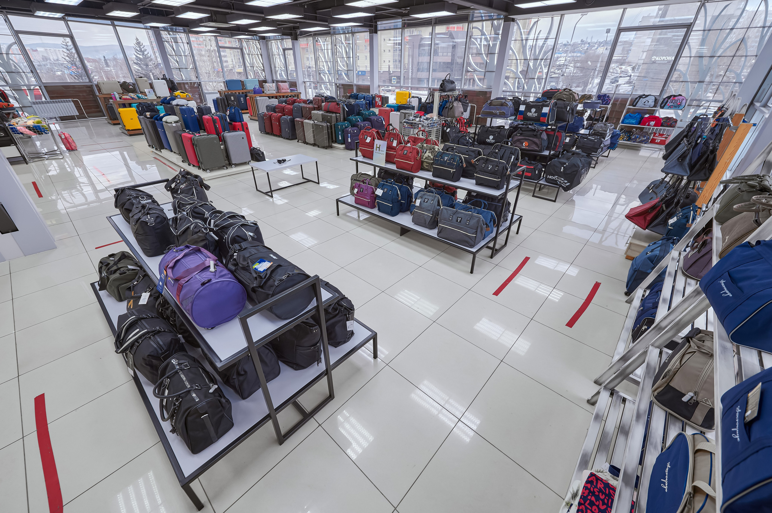 Портфолио по интерьерной и экстерьерной фотосъёмки: Мир сумок — Левый берег. Фотограф Яковлев Роман — Красноярск