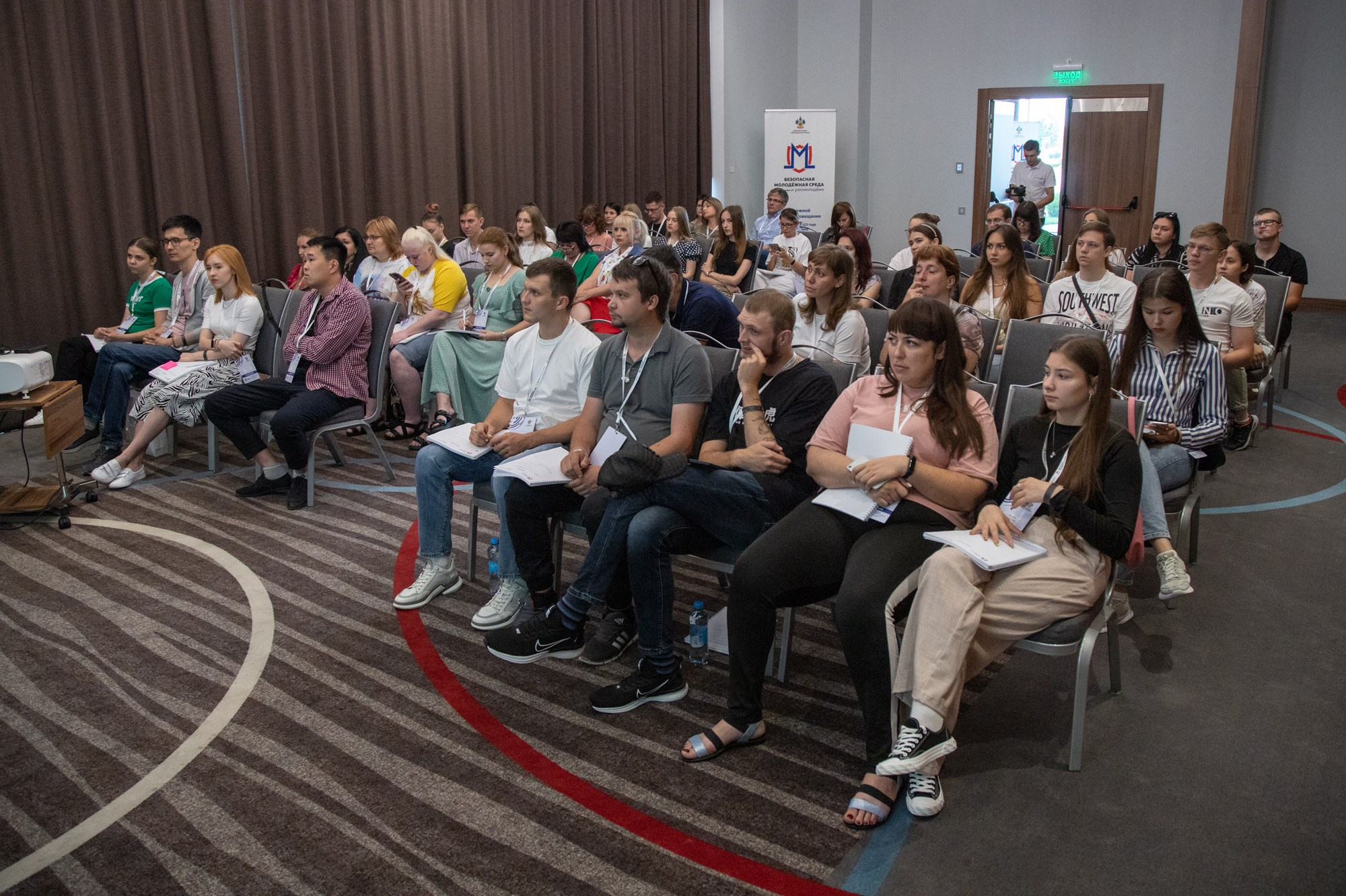 Семинар с «Росмолодёжь» в ЮФО. Репортажный, промышленный и маркетплейс-фотограф Дмитрий Чернат