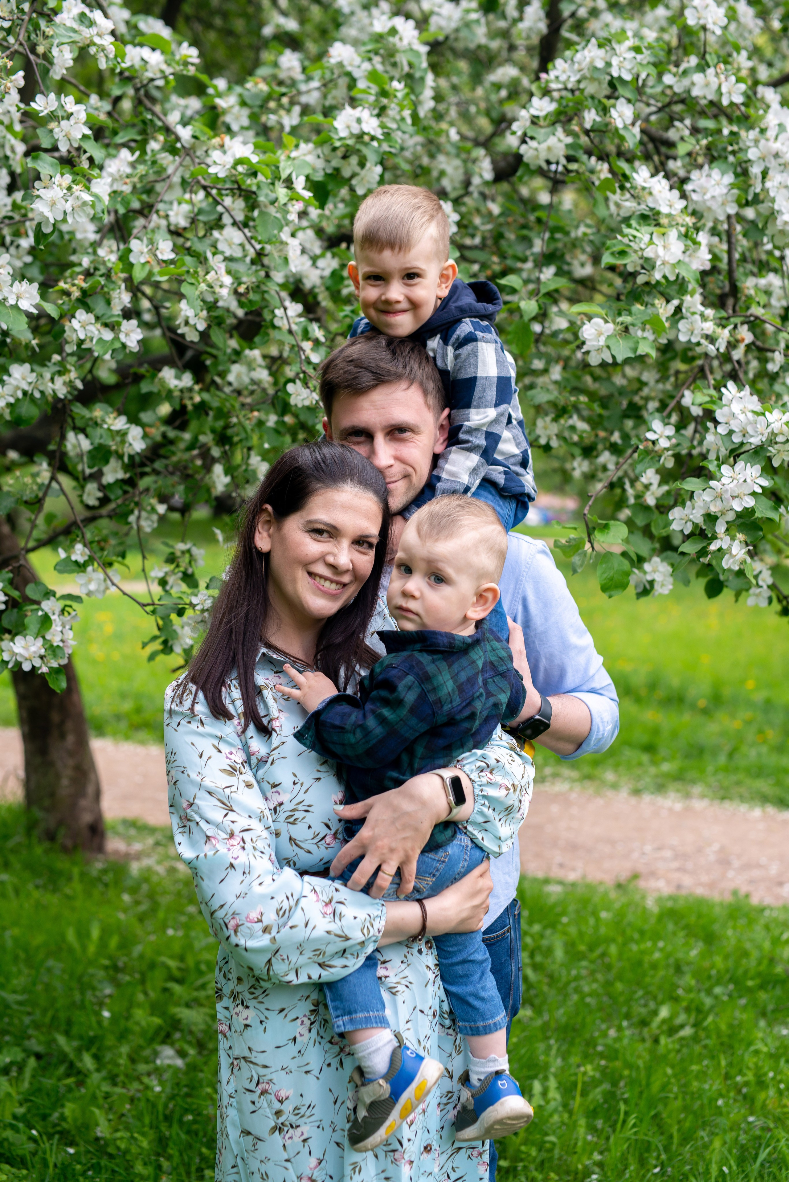 Наташа и Дима (фотосессия в цветущих садах). Портретный, семейный и свадебный фотограф в Санкт-Петербурге и в Пушкине Ширяев Денис