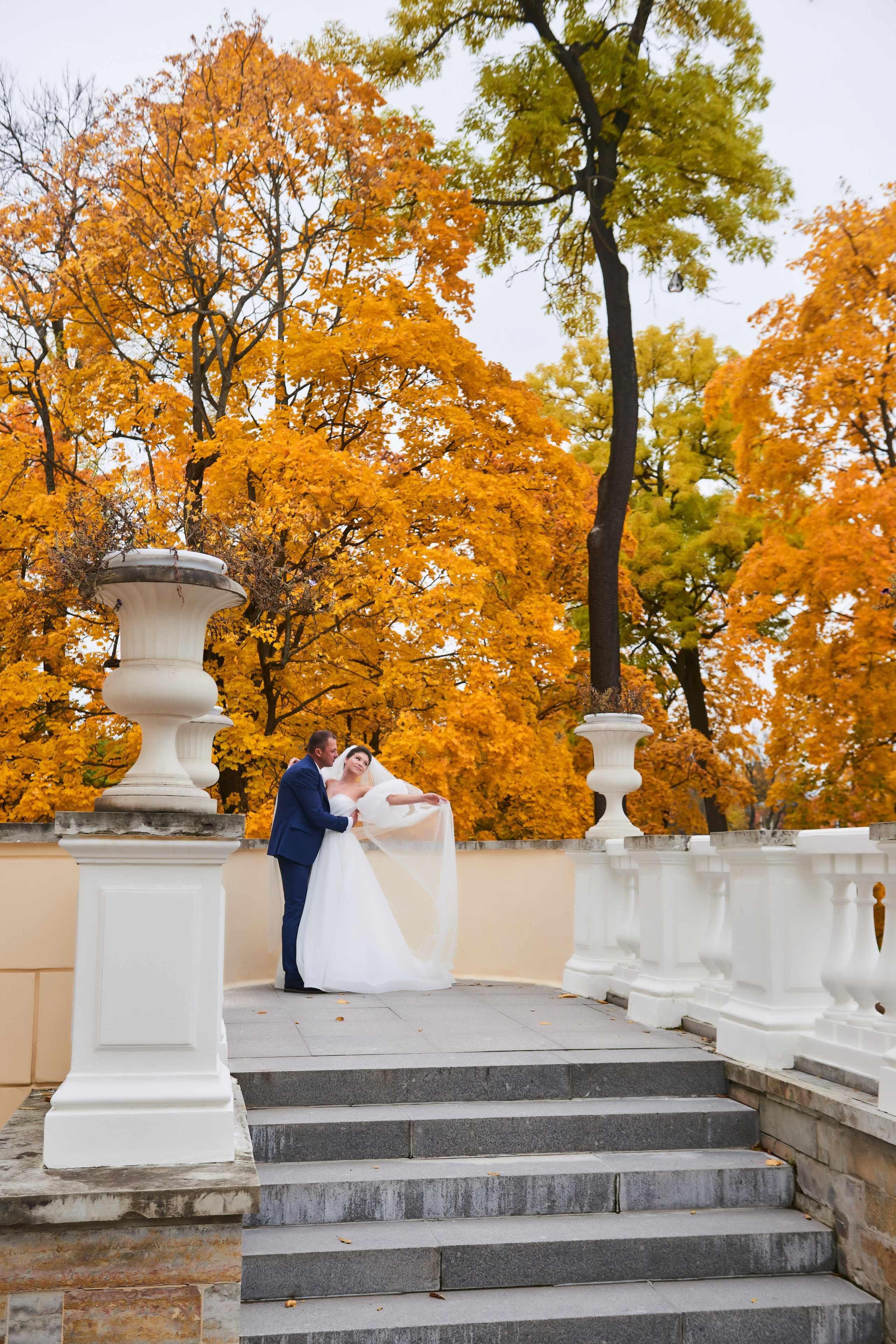 Осенняя свадебная прогулка в Екатерининском парке в Пушкине. Портретный, семейный и свадебный фотограф в Санкт-Петербурге и в Пушкине Ширяев Денис