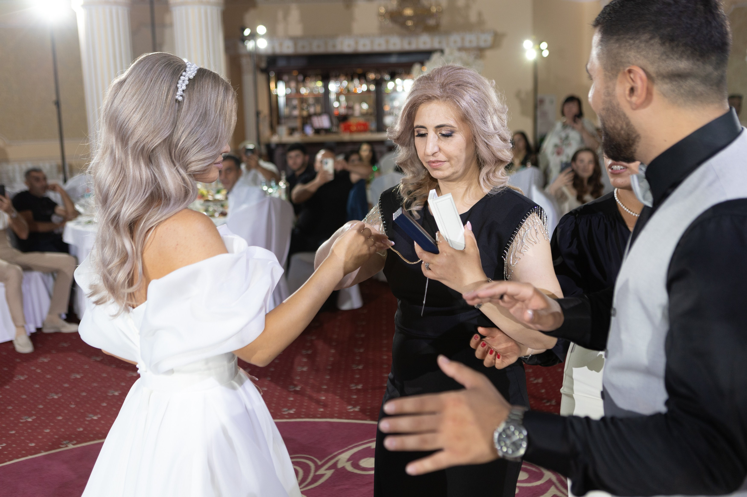 Свадебный фотограф Уфа — Руслан ГабдлисламовЖивые эмоции, красивые кадры, воспоминания на всю жизнь.Работаю по всей Республике Башкортоста. Свадебный фотограф Уфа Руслан Габдлисламов