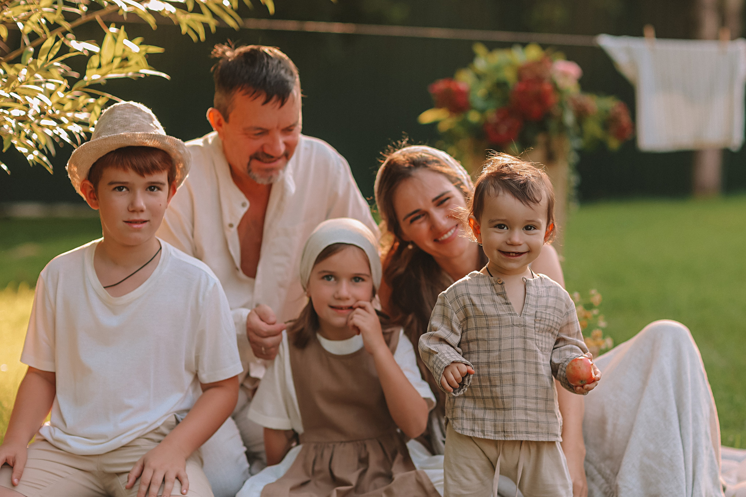 Стирка у дома. Семейный фотограф Тюмень, фотограф на роды Салмина Мария