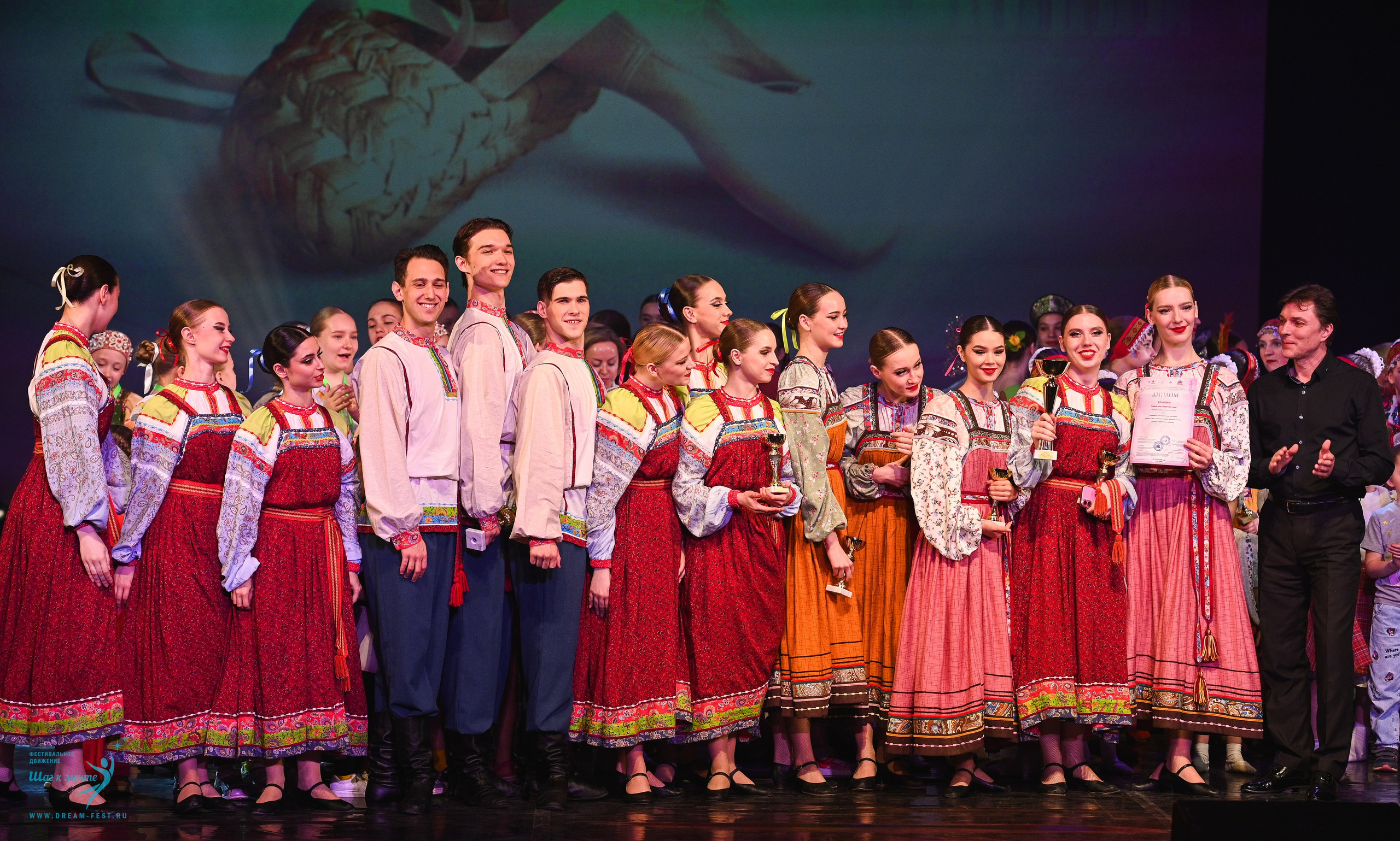 24.05.2025 «Мир под названием — Искусство танца» Фестивальное движение «Шаг к мечте» г. Кострома. Медиастудия Фото Концепт