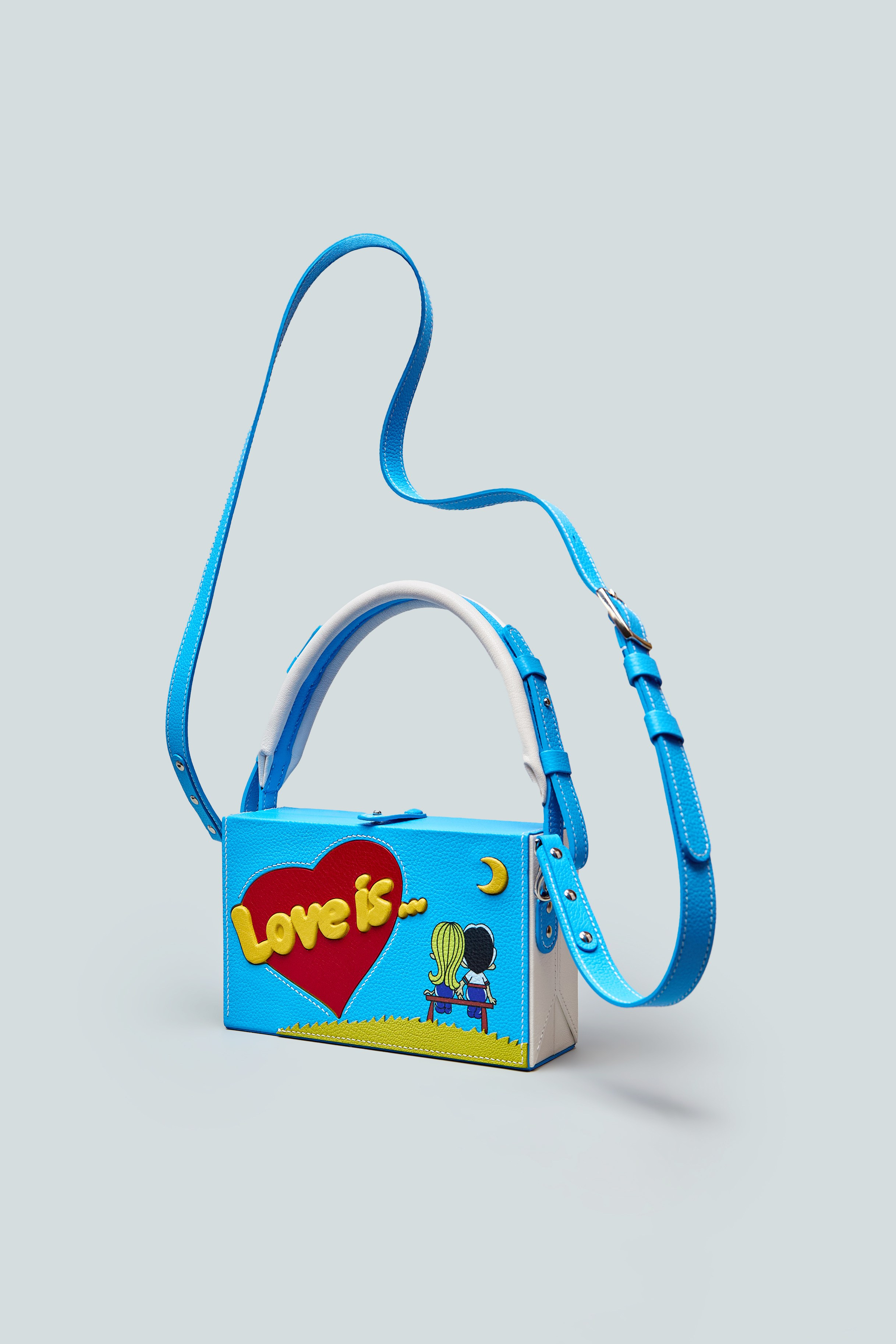 Сумка LOVE IS…. Частный мастер — дизайнер по созданию аксессуаров из кожи Олег Шарыгин