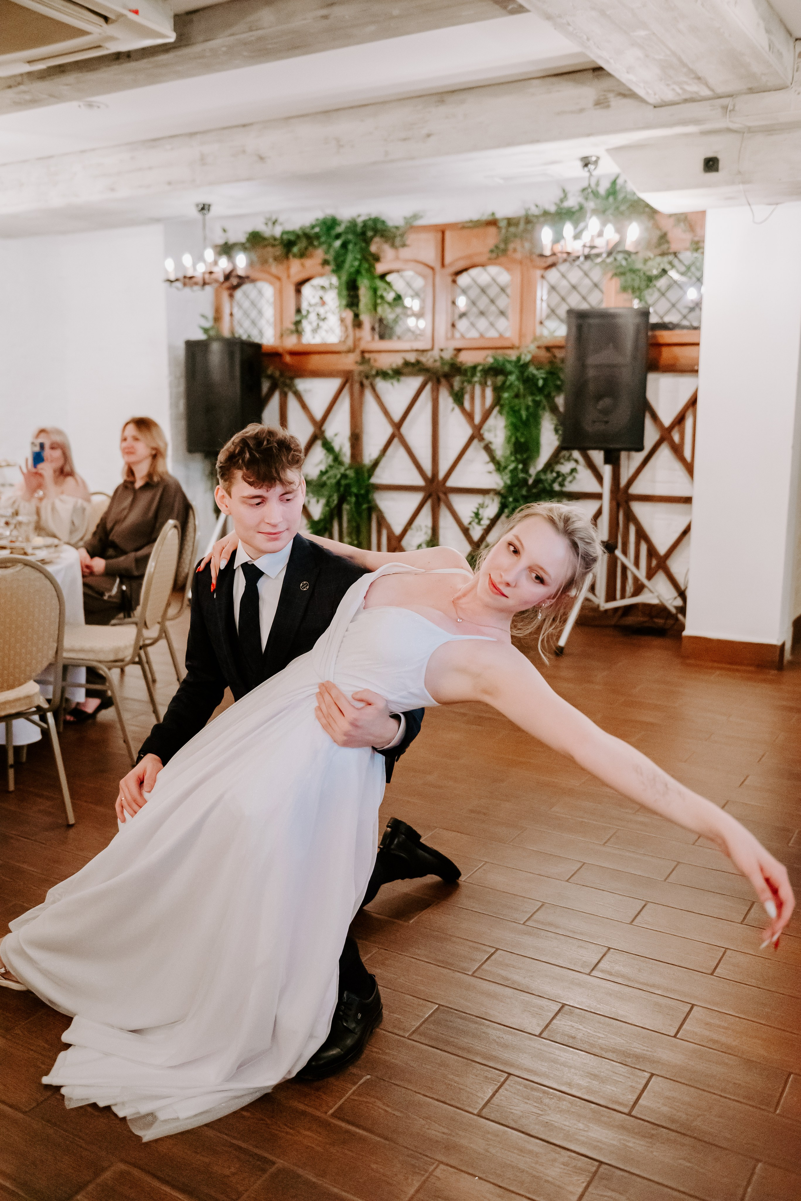 Свадебная фотосессия в музыкальном театре в г. Кемерово