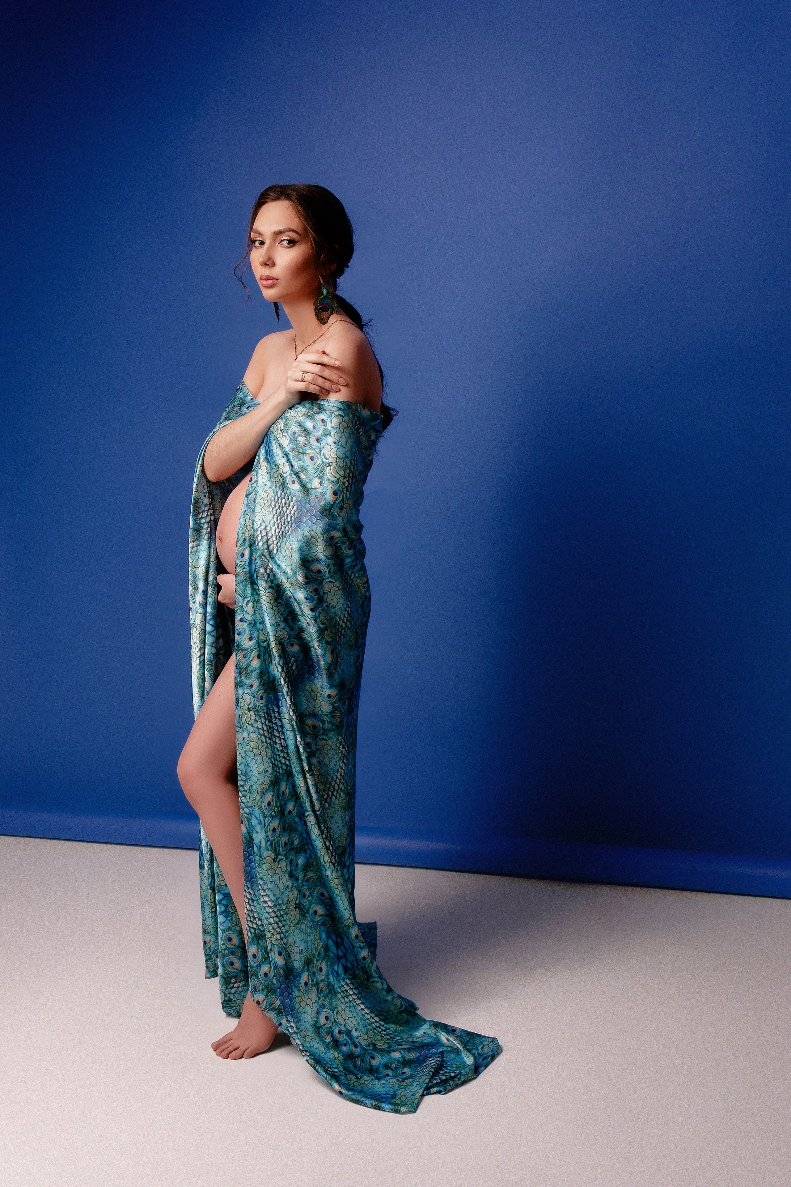 Ткань шёлк Армани Павалин. Фотограф беременности в Екатеринбурге Илона Филатьева