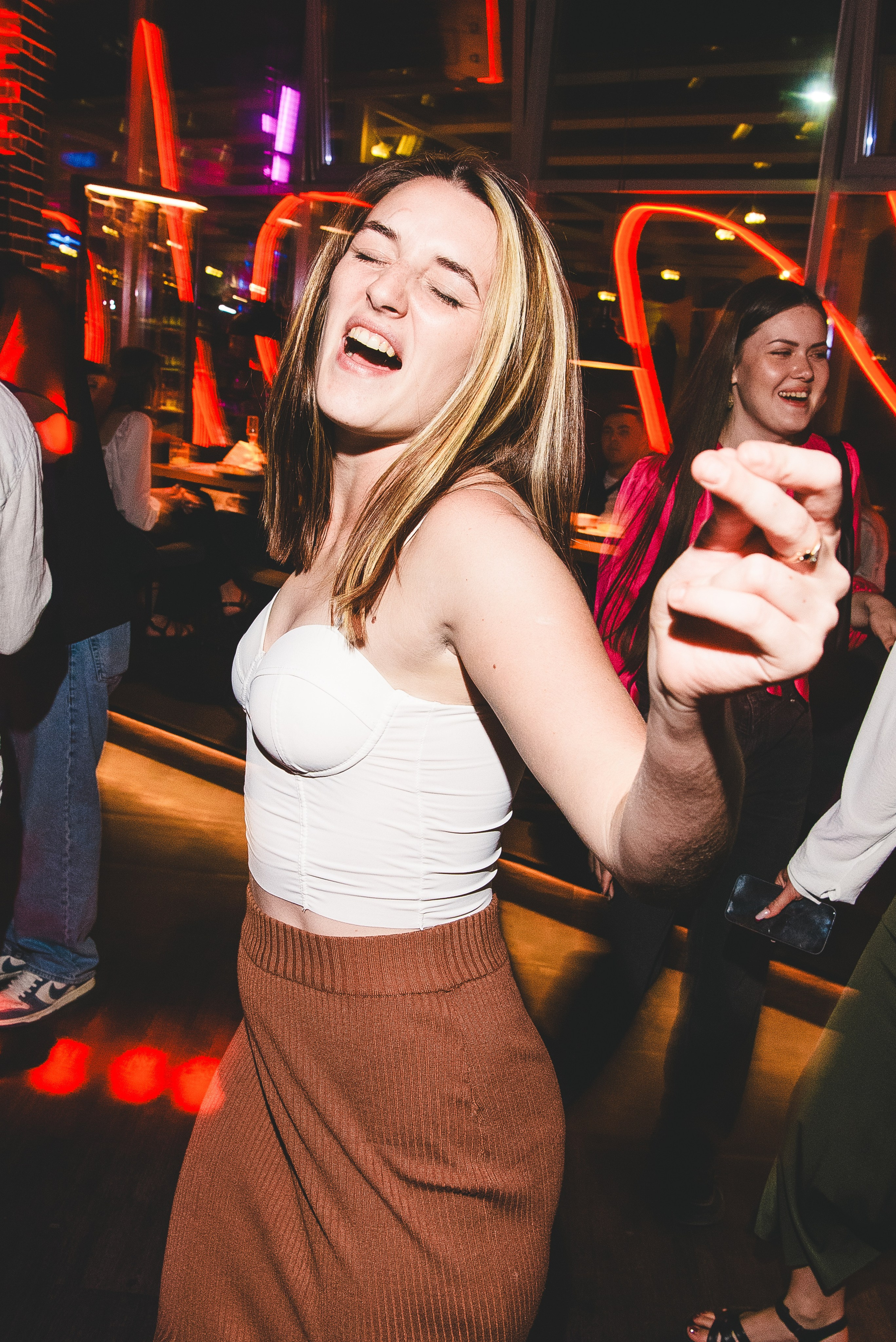 Фотоотчёты о вечеринках для НеБар Волгоград. Или стиль «пьяный фотограф». Фотограф в Волгограде и Волжском Александр Горбань