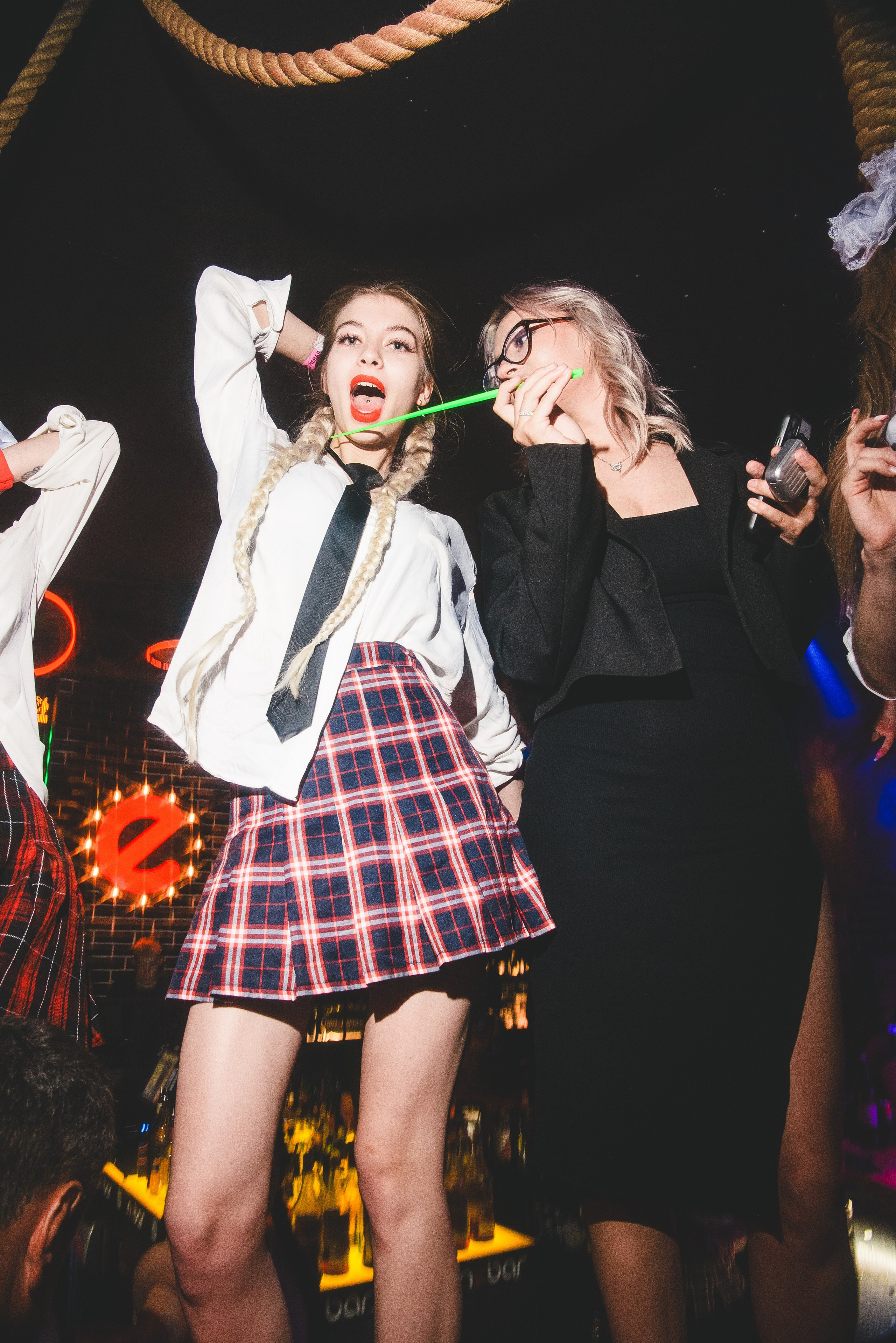 Фотоотчёты о вечеринках для НеБар Волгоград. Или стиль «пьяный фотограф». Фотограф в Волгограде и Волжском Александр Горбань