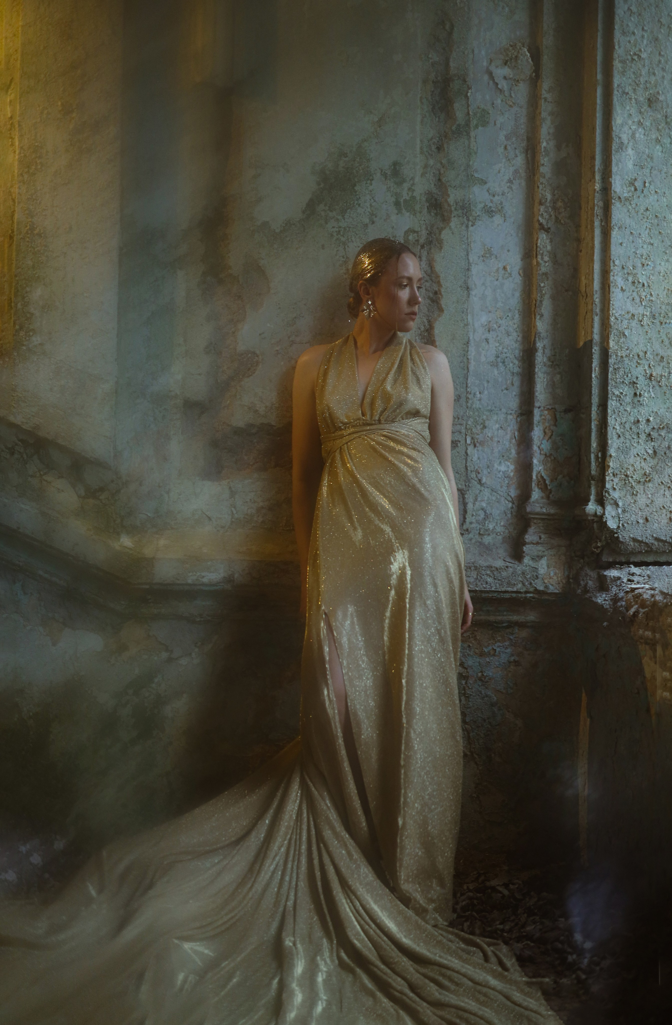 Фотосессия в заброшенном здании для Софии, Сухум, Абхазия. Свадебный и семейный фотограф в Абхазии Жанна Соснина