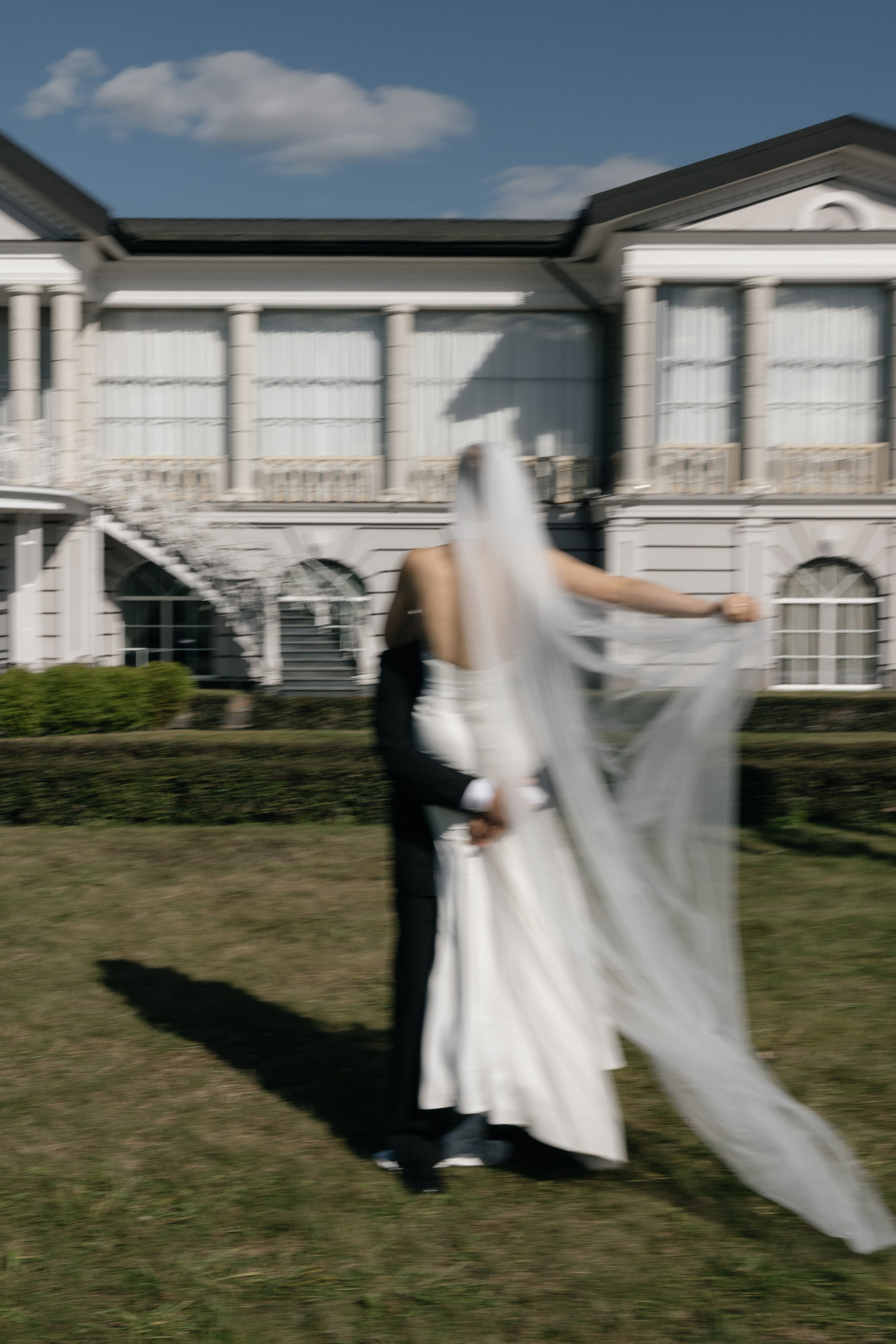 Wedding day in VERSAL PARK. Wedding PHOTOGRAPHER Andrew Vnukov