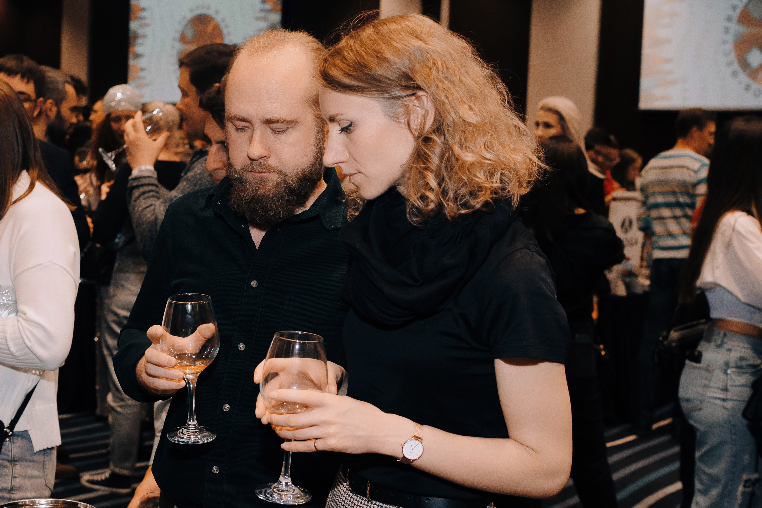 ФЕСТИВАЛЬ ВИНА И КРЕПКИХ НАПИТКОВ МАВТ-ВИНОТЕКА. Репортажный фотограф Зуев Роман г. Челябинск