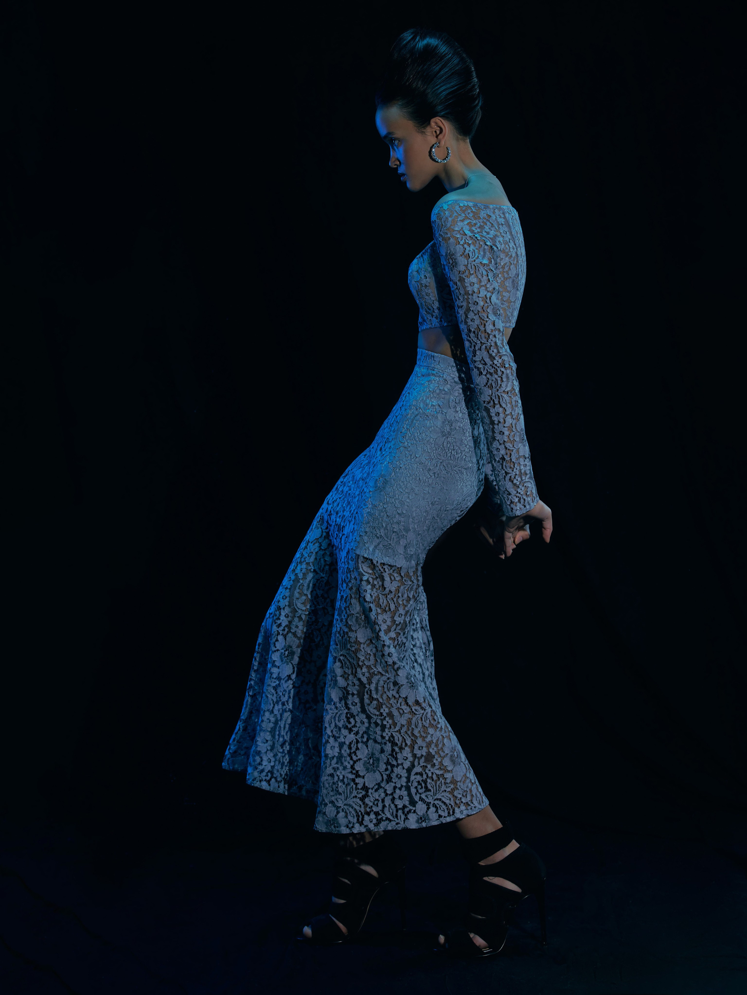 Фэшн-история на черном фоне. Анна Потявина. Фотограф Москва