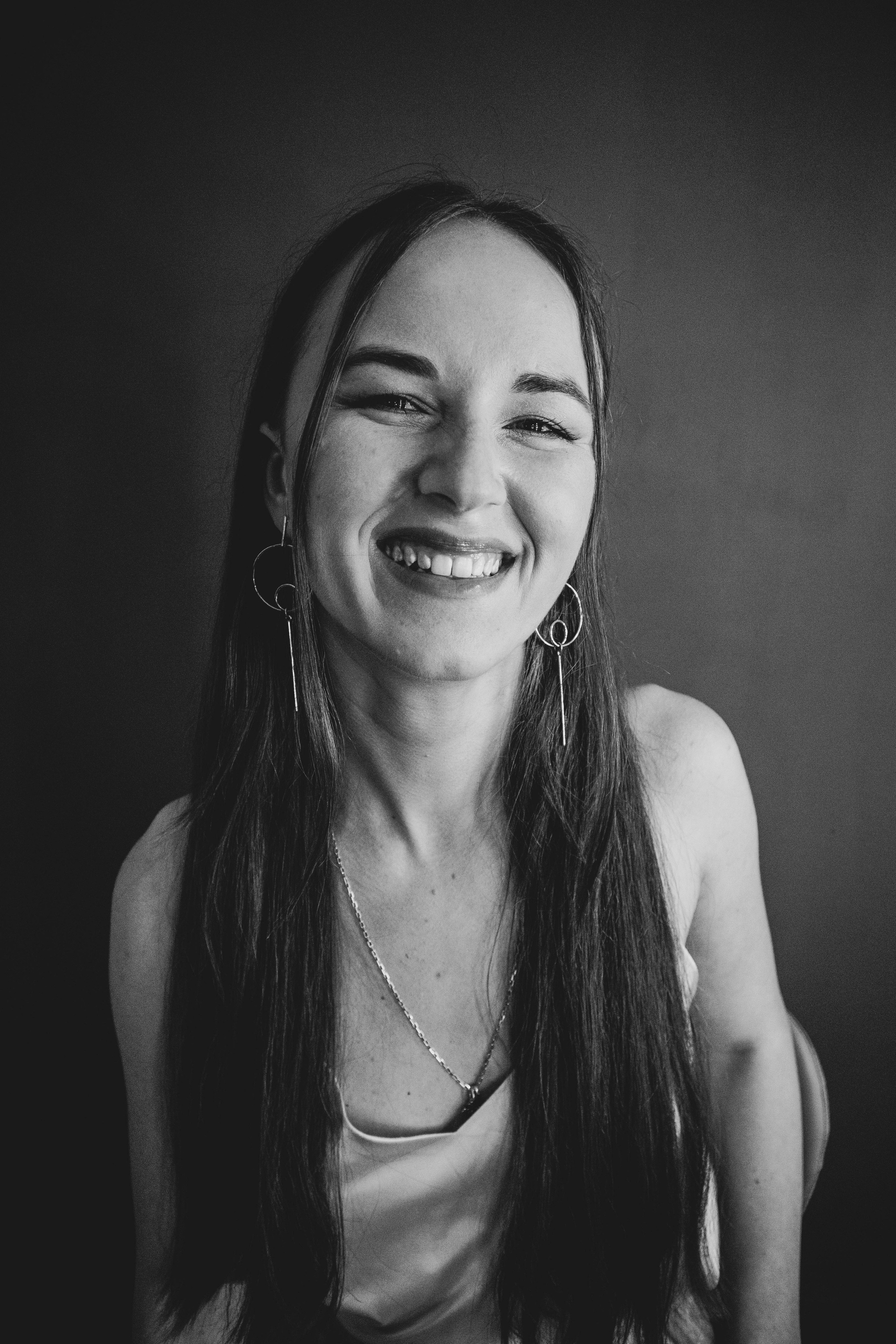 «Деревья шепчут, горы молчат». Уличный фотограф Города N