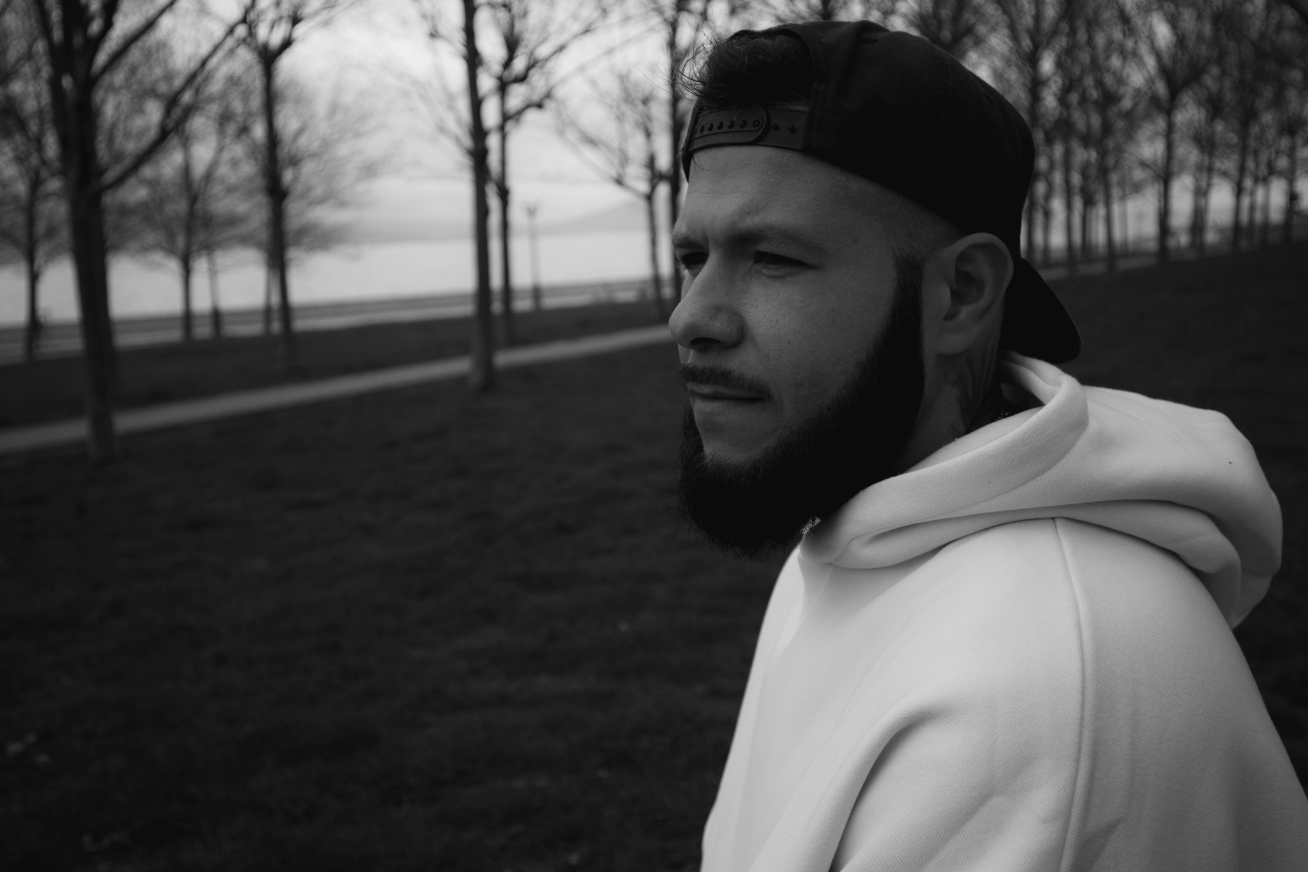 О. Уличный фотограф Города N