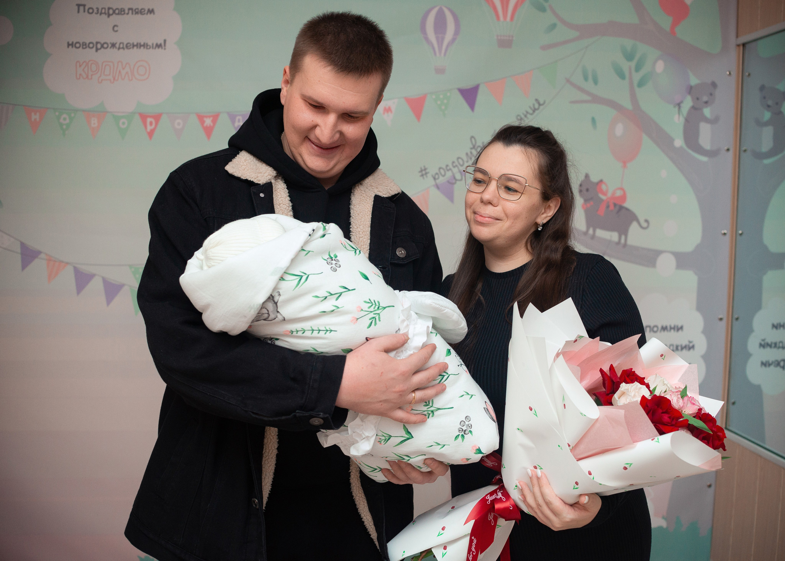 Выписка Егора Областной роддом. Семейный фотограф на выписку из роддома и крещение Минск Настя Гришук