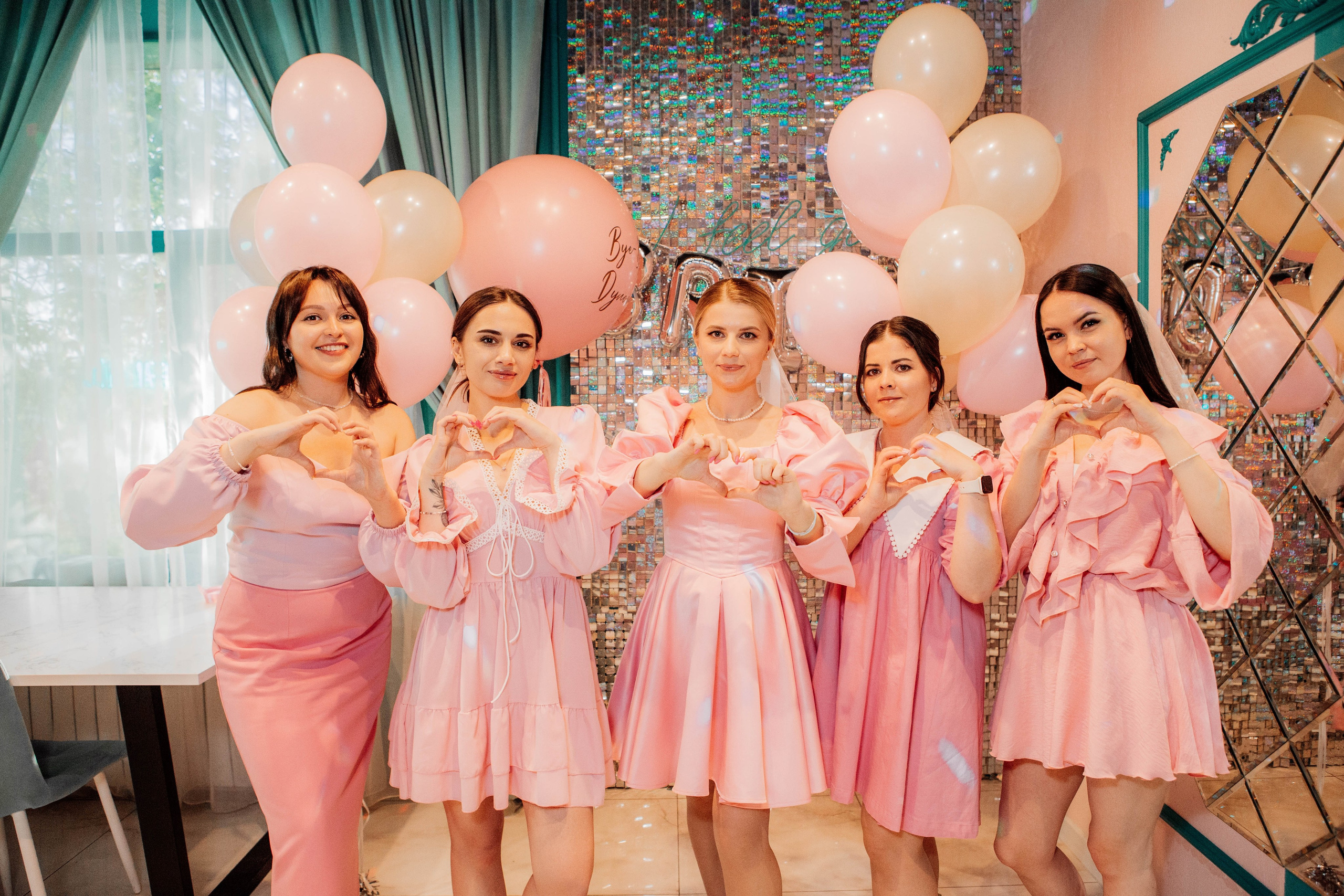 ДЕВИЧНИКИ. Репортажный фотограф Москва (детские праздники, квизы, концерты, дни рождения, свадьбы)