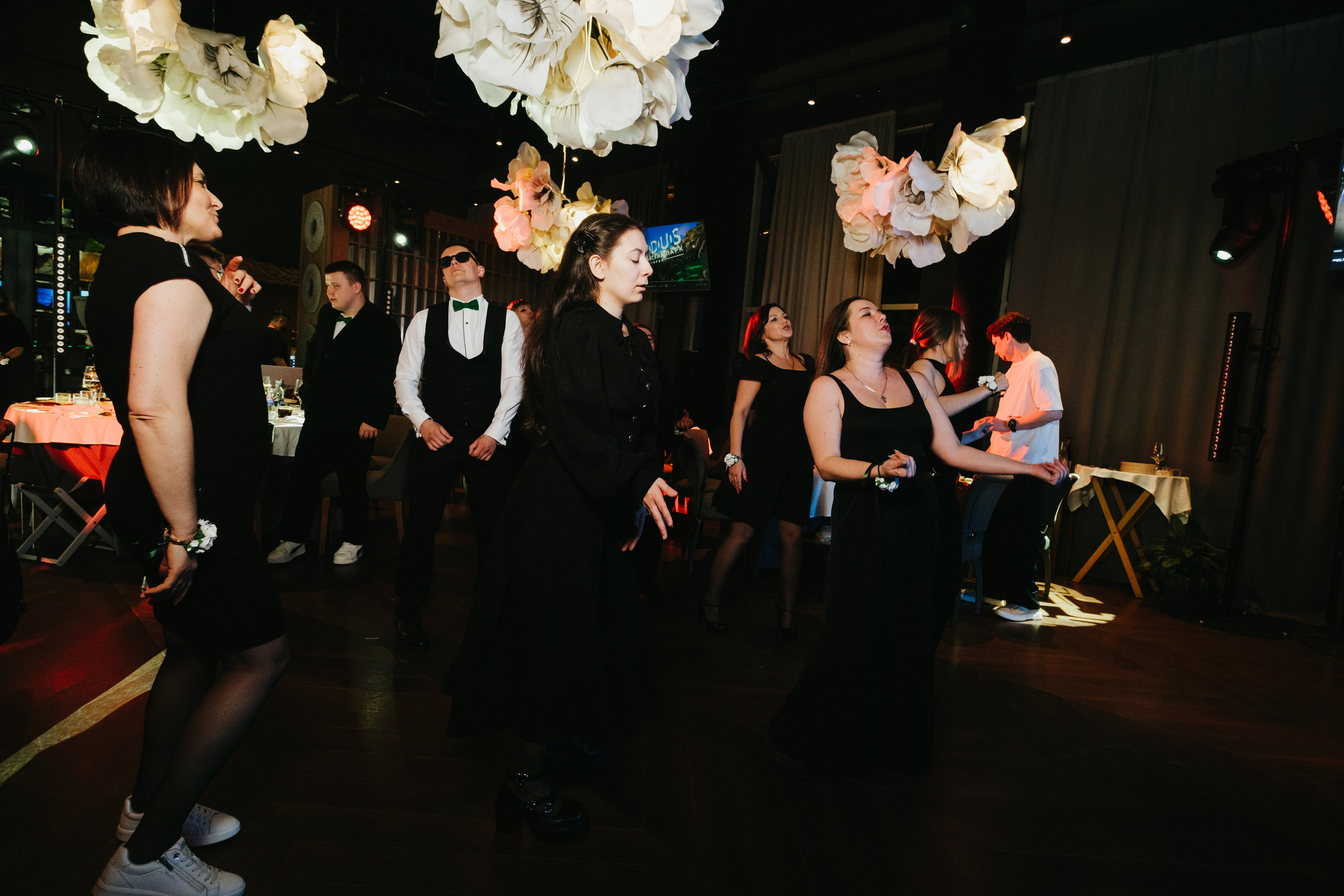 Корпоратив в Сириусу (Адлер) 10 лет компании. Свадебный фотограф Денис Ожигин в Краснодаре и крае. Эмоциональная и стильная съемка вашего дня