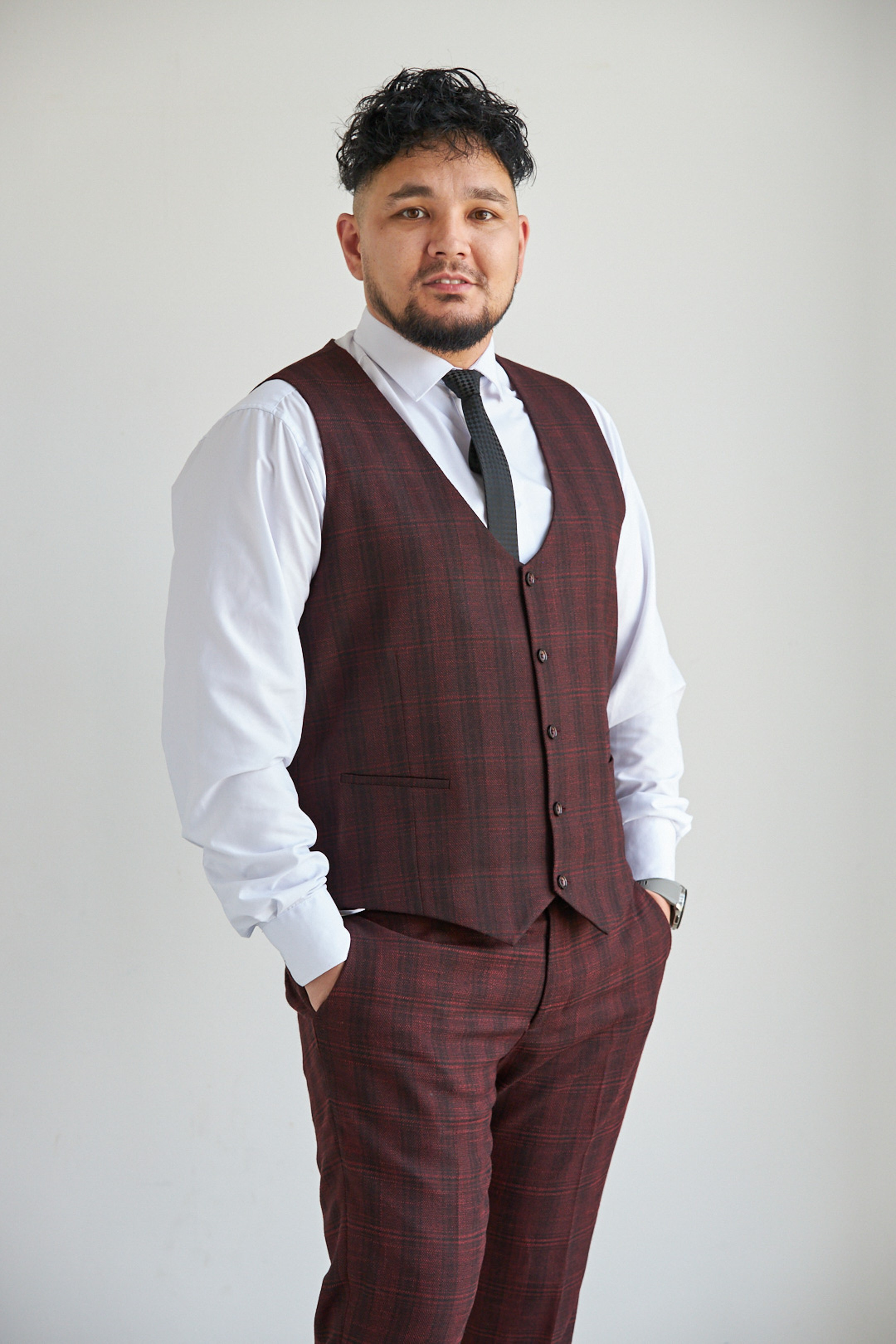 Business portrait of a man on a white studio background - photographer Andrey Dunin