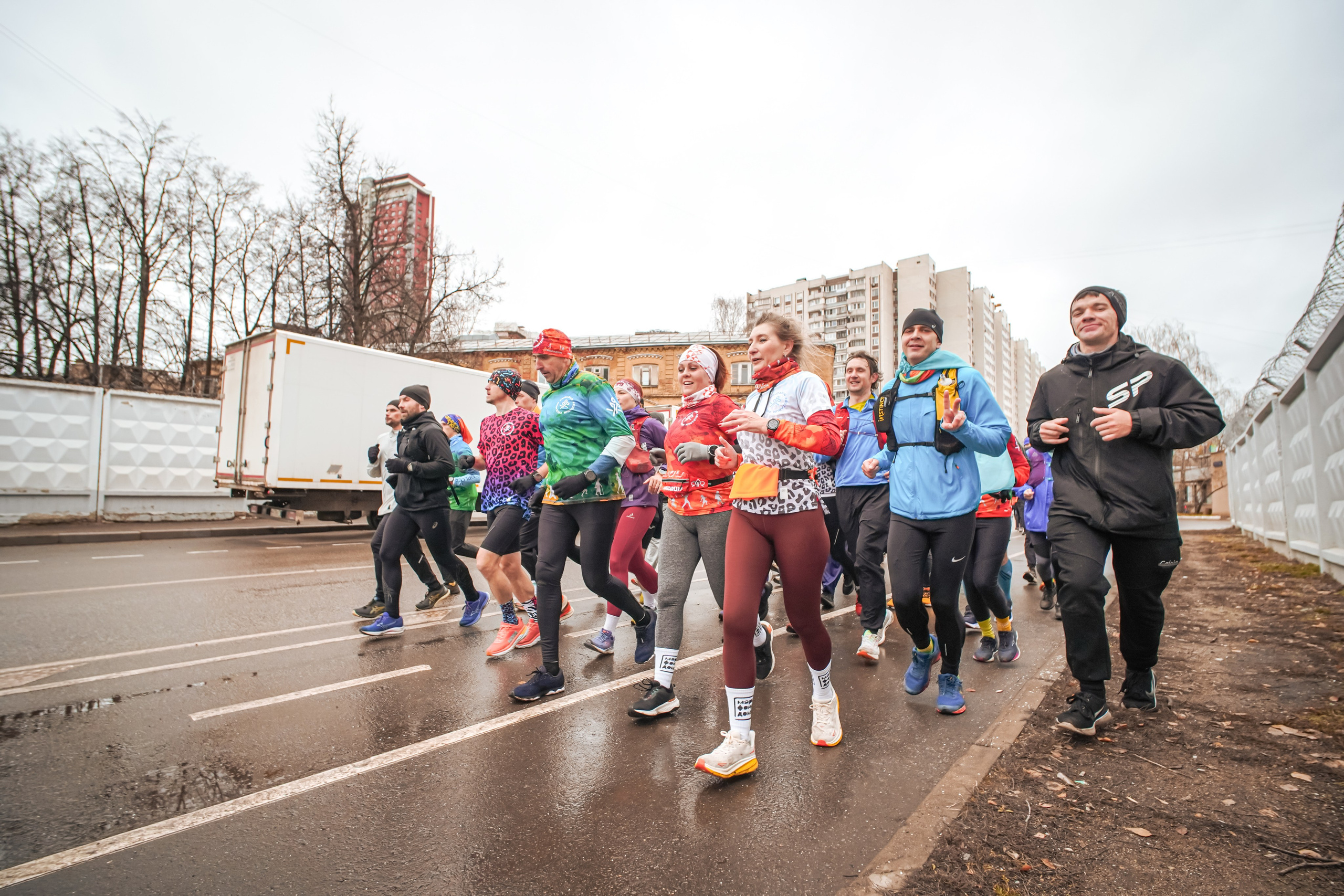 #марафонудома #яuzarun 2024 2-я петля, группа 6:30. Роман Капилюшов. Бег. Фото. Видео. г. Люберцы