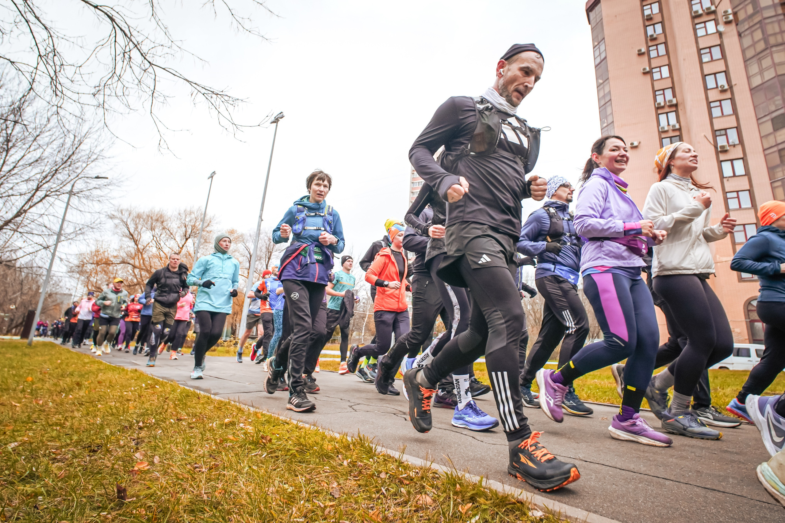 #марафонудома #яuzarun 2024 2-я петля, группа 6:30. Роман Капилюшов. Бег. Фото. Видео. г. Люберцы