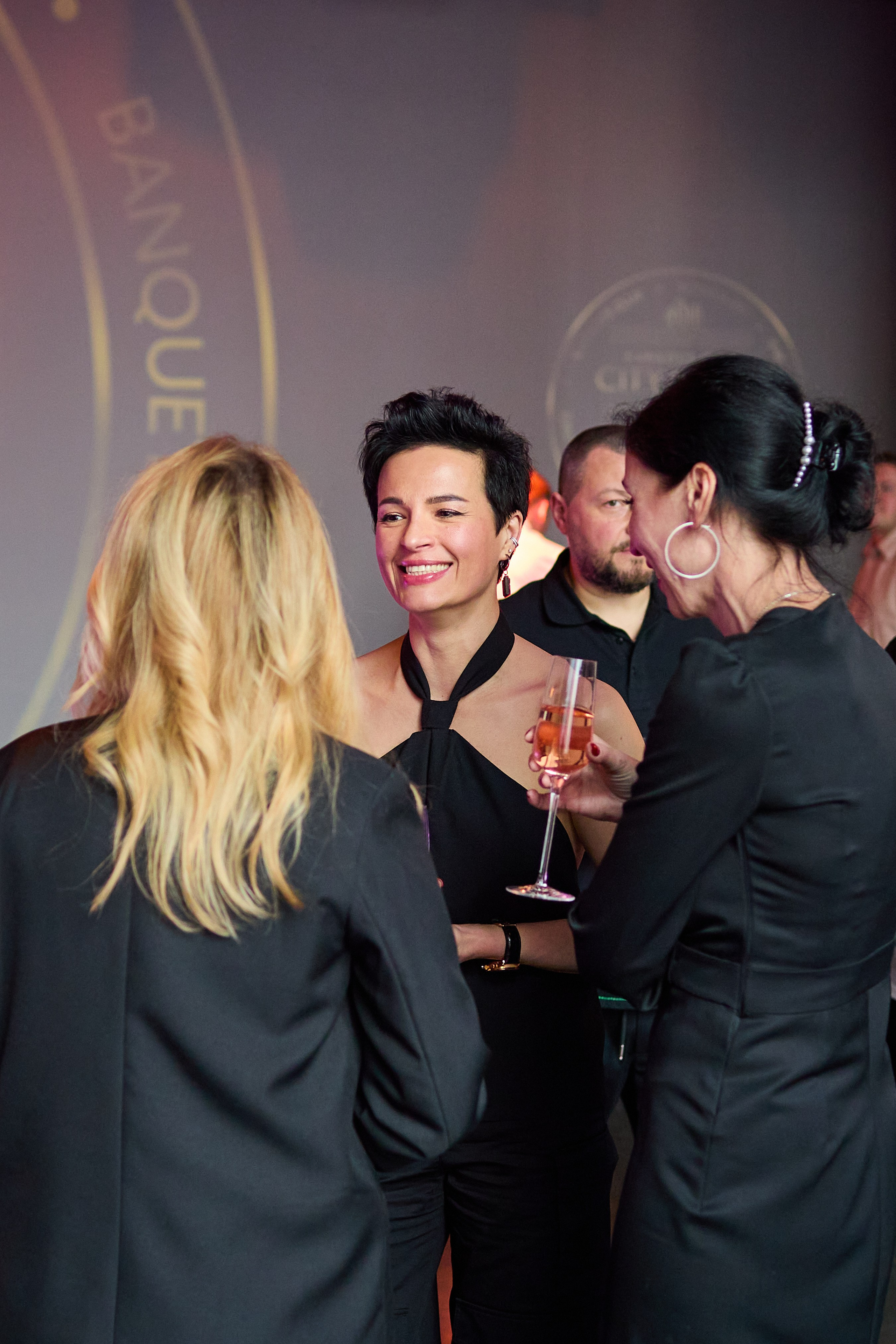 Юбилей в City Voice & Six Floor. Александр Осин — корпоративный и семейный фотограф в Москве