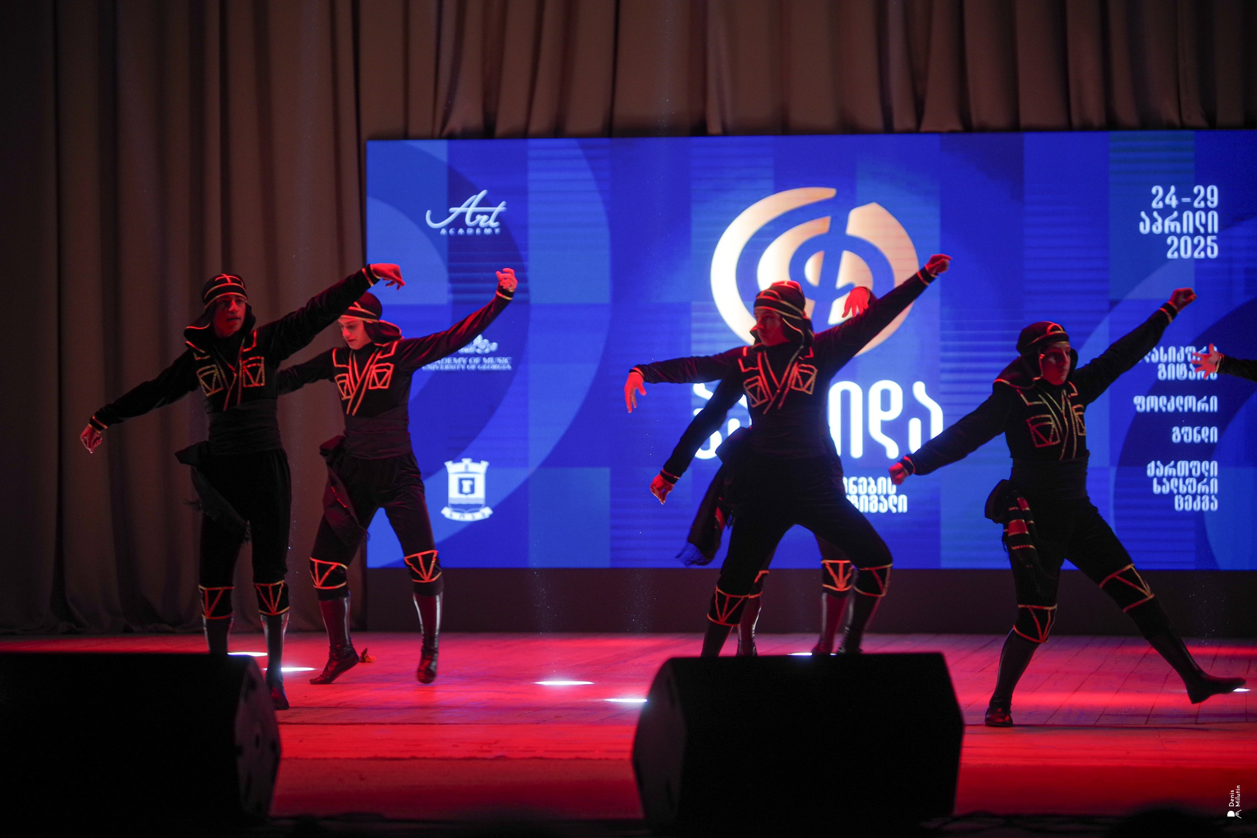 Танцы в Хоби. Портретный фотограф Денис Милютин