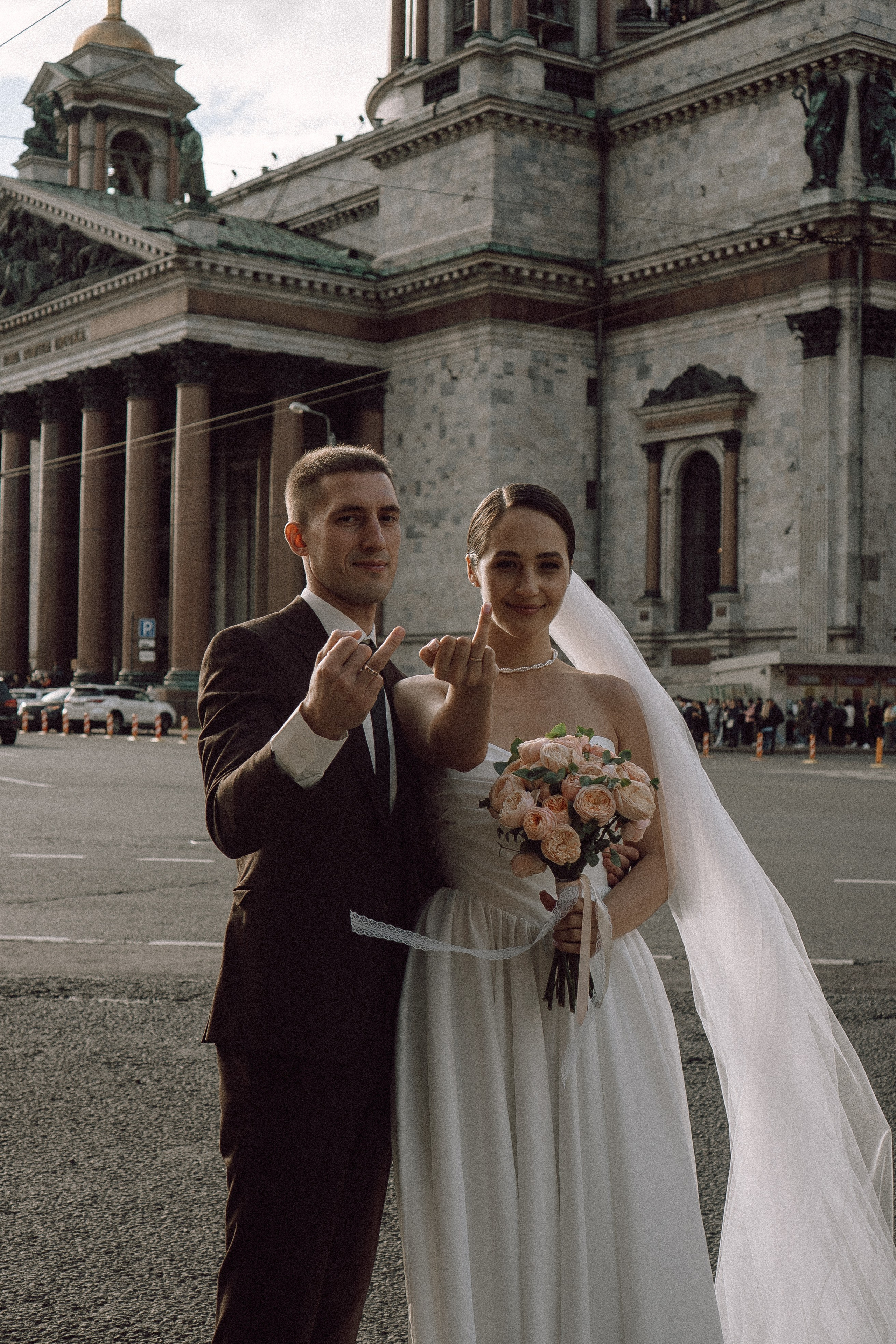 СВАДЕБНАЯ ПРОГУЛКА В САНТК-ПЕТЕРБУРГЕ (ИСАКИЕВСКИЙ СОБОР, ЗИМНЯЯ КАНАВКА, ЭРМИТАЖ И БОЛЬШАЯ МОРСКАЯ УЛИЦА). Профессиональный фотограф, Санкт-Петербург — Виктория Богомолова