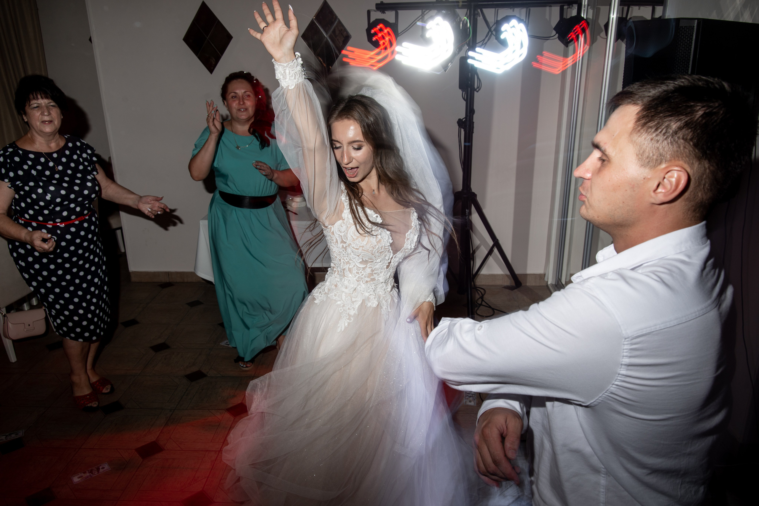 Юлия и Артем. Меня зовут Александр Литвинчук и я свадебный фотограф в Саратове