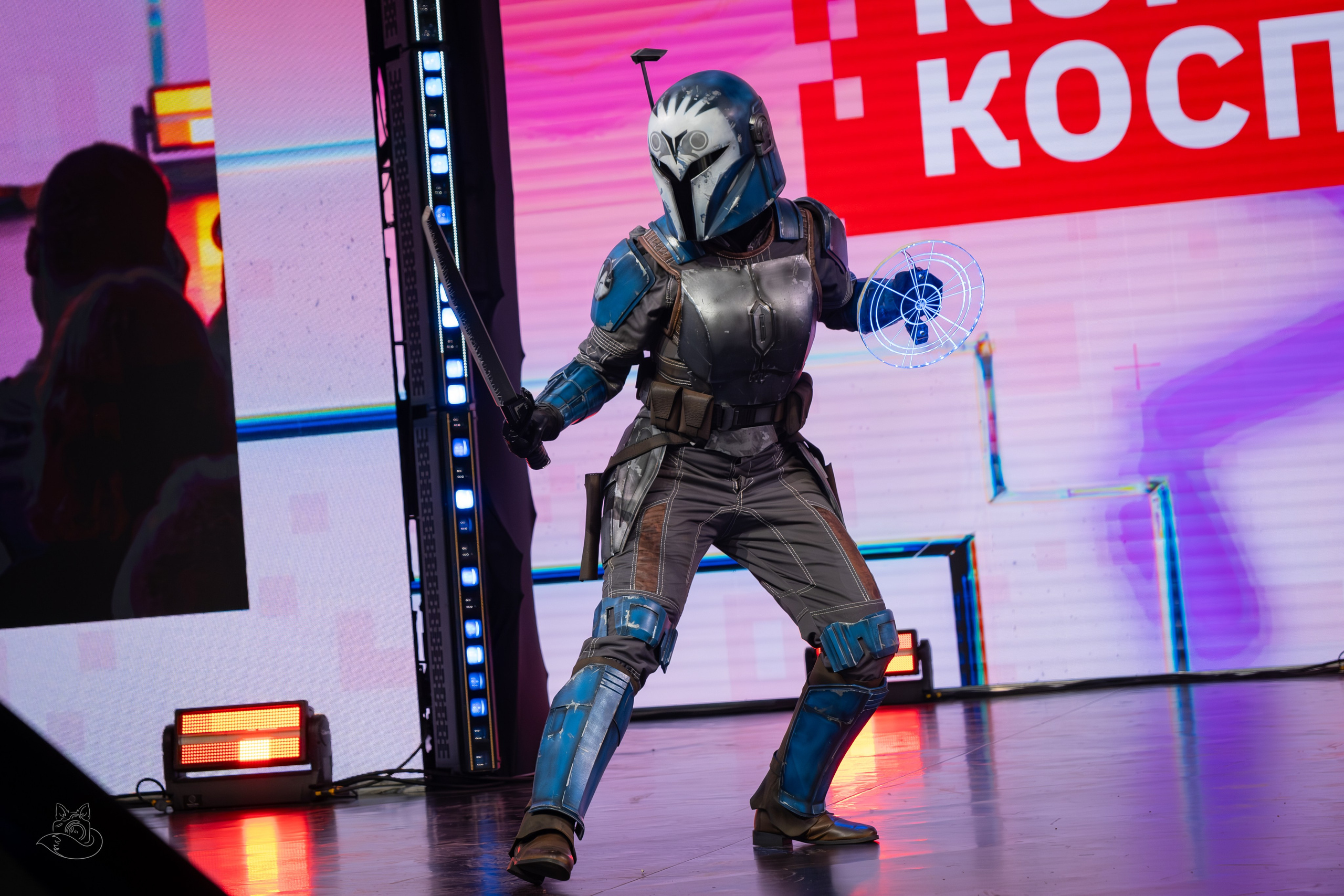 Сцена РЭД ЭКСПО 2024. Косплей фотограф