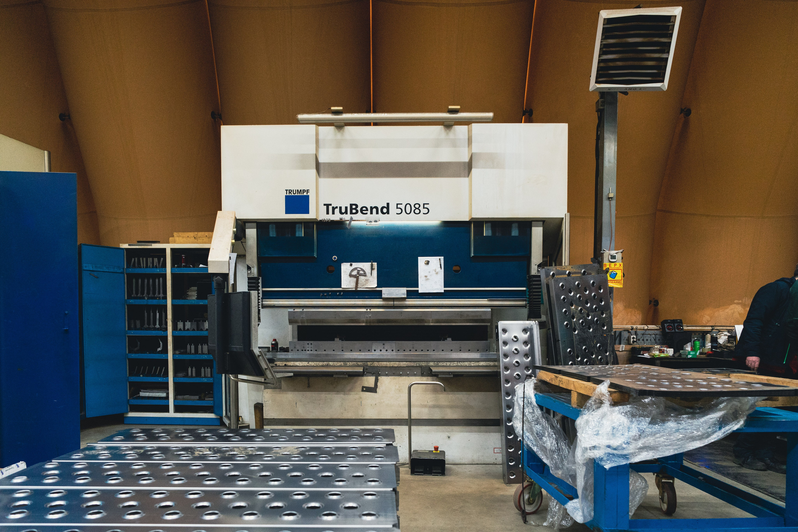 Рабочие цеха компании ПВК. Коммерческий Фотограф Виктор Фоменых