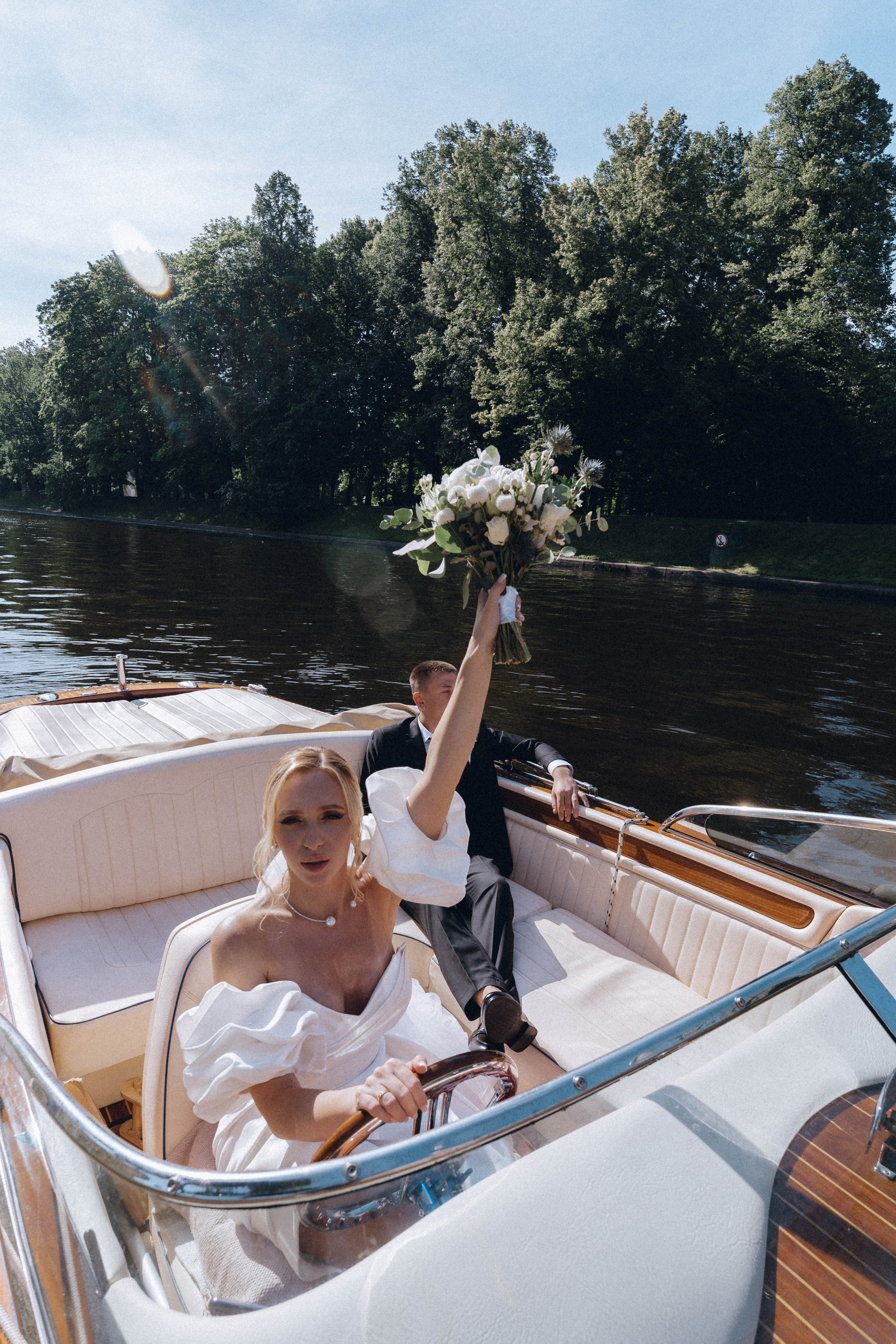 СВАДЕНБНАЯ СЬЕМКА НА КАТЕРЕ ПО КАНАЛАМ САНКТ-ПЕТЕРБУРГА И В АКВАТОРИИ НЕВЫ. Профессиональный фотограф, Санкт-Петербург — Виктория Богомолова