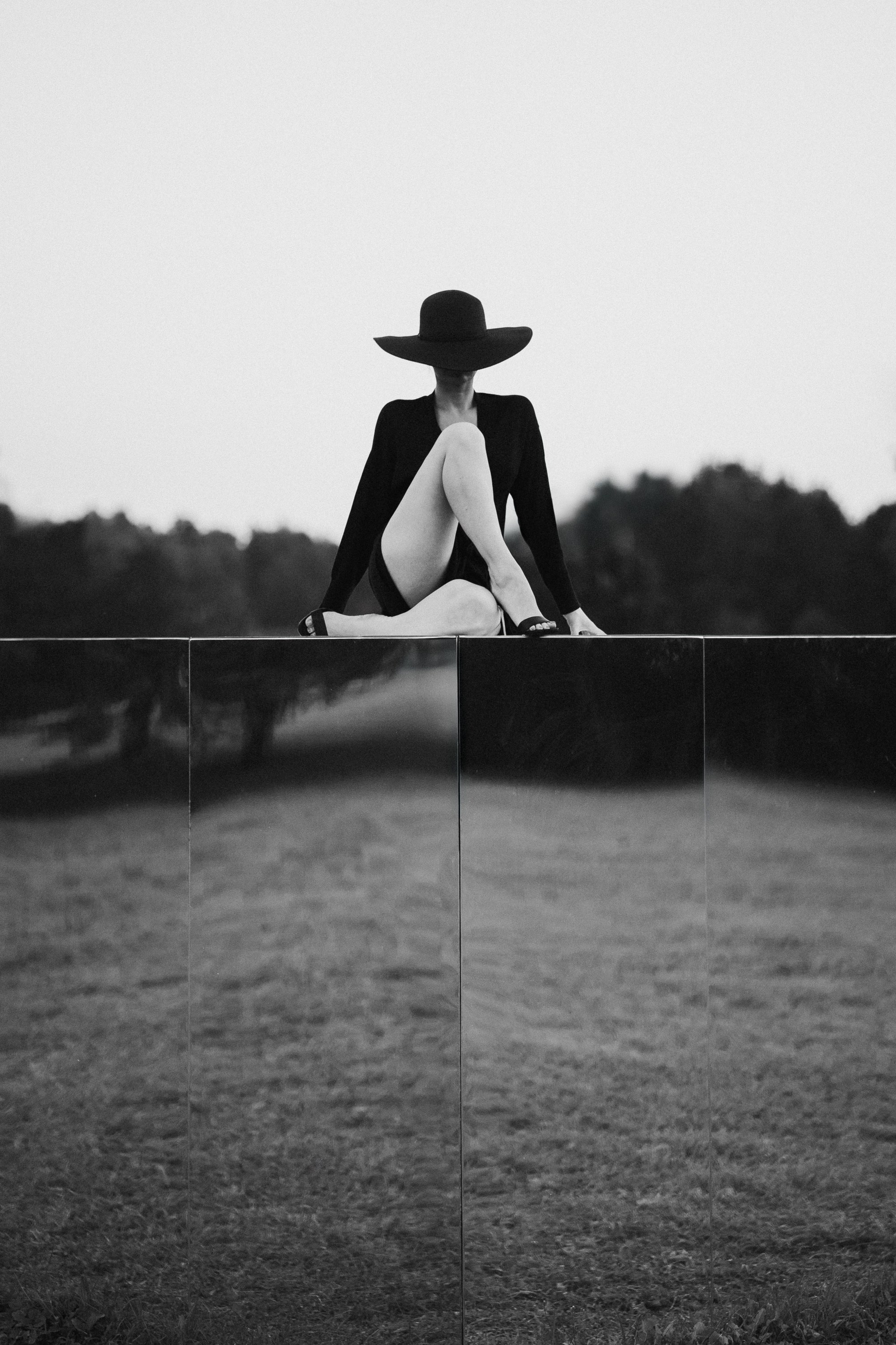 Девушка и куб