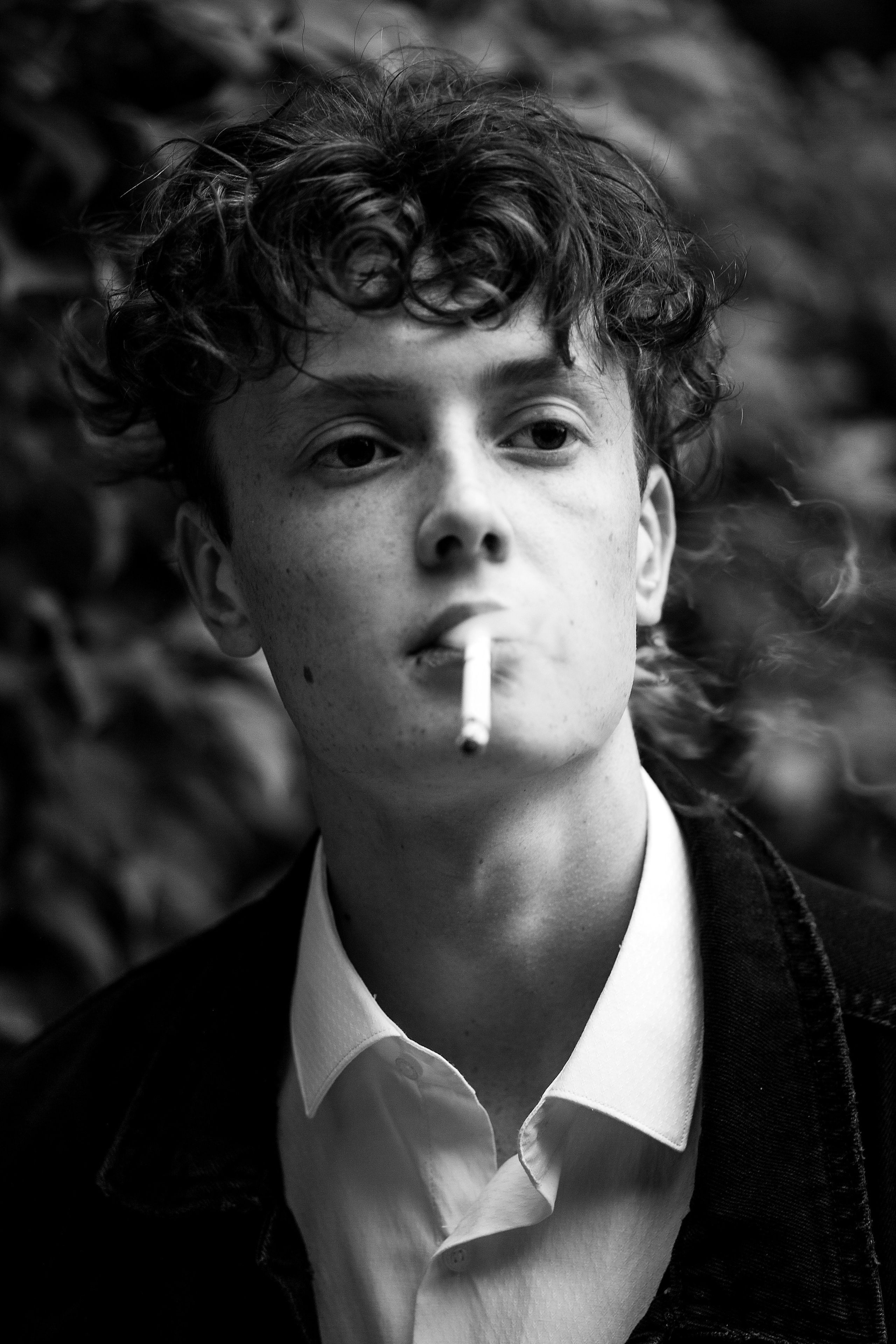 Тимур Модельные тесты — уличная прогулка ВДНХ. Портретный Студийный и уличный фотограф Москва. Индивидуальные, Семейные, Беременность, Будуар, Каталог, контент съемки для блога и бизнеса