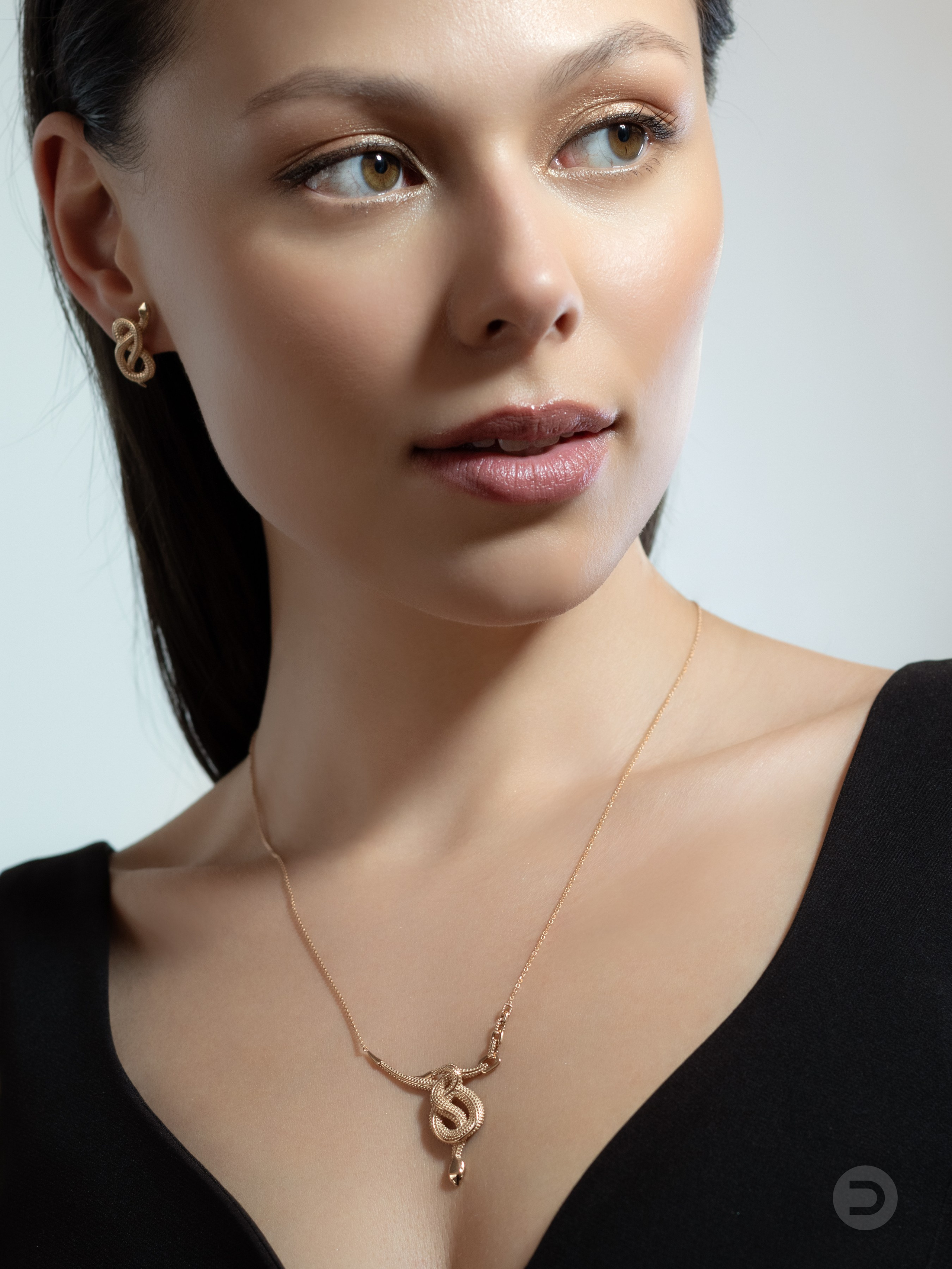 Ювелирные украшения на моделях. Фотограф ювелирных украшений в Санкт-Петербурге Воробьева Мария