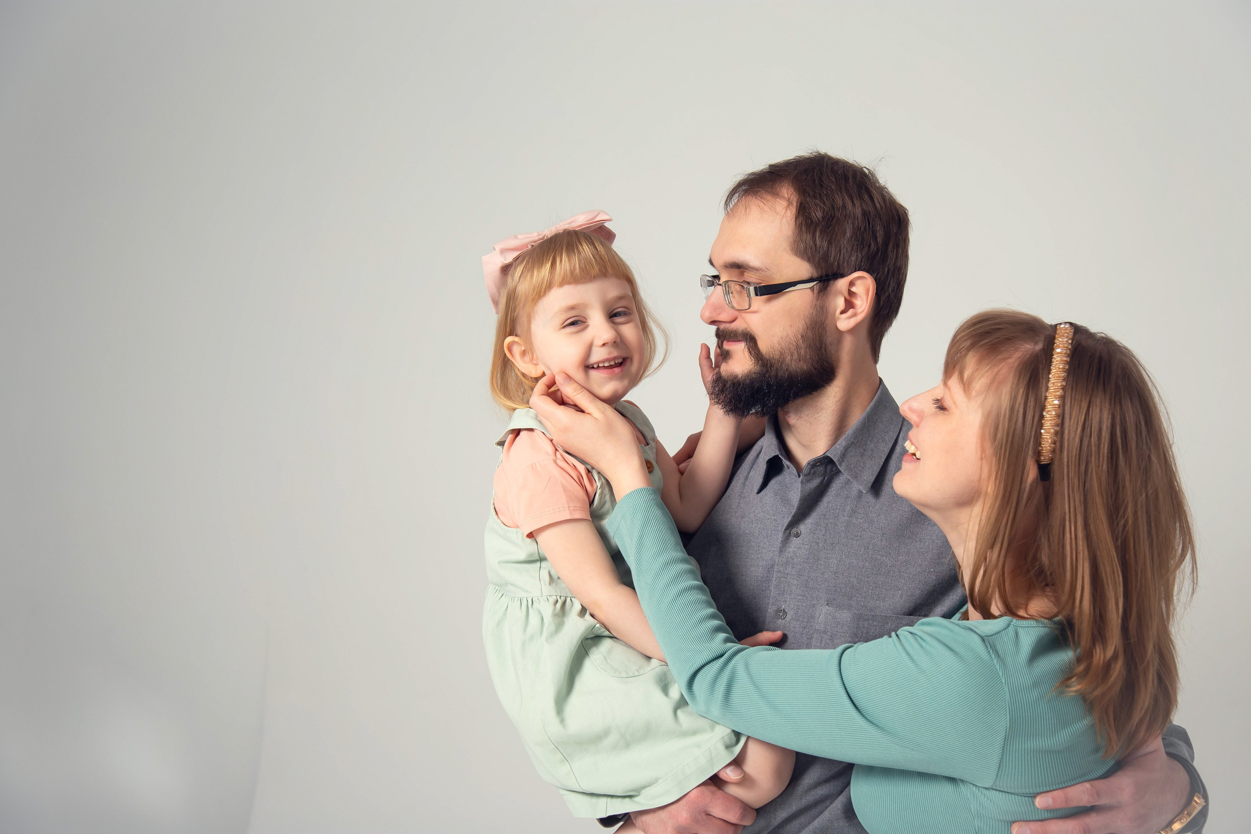 Семейная фотосессия в студии PHOTO ZALL в Москве. Семейный фотограф в Москве Влада Лунина