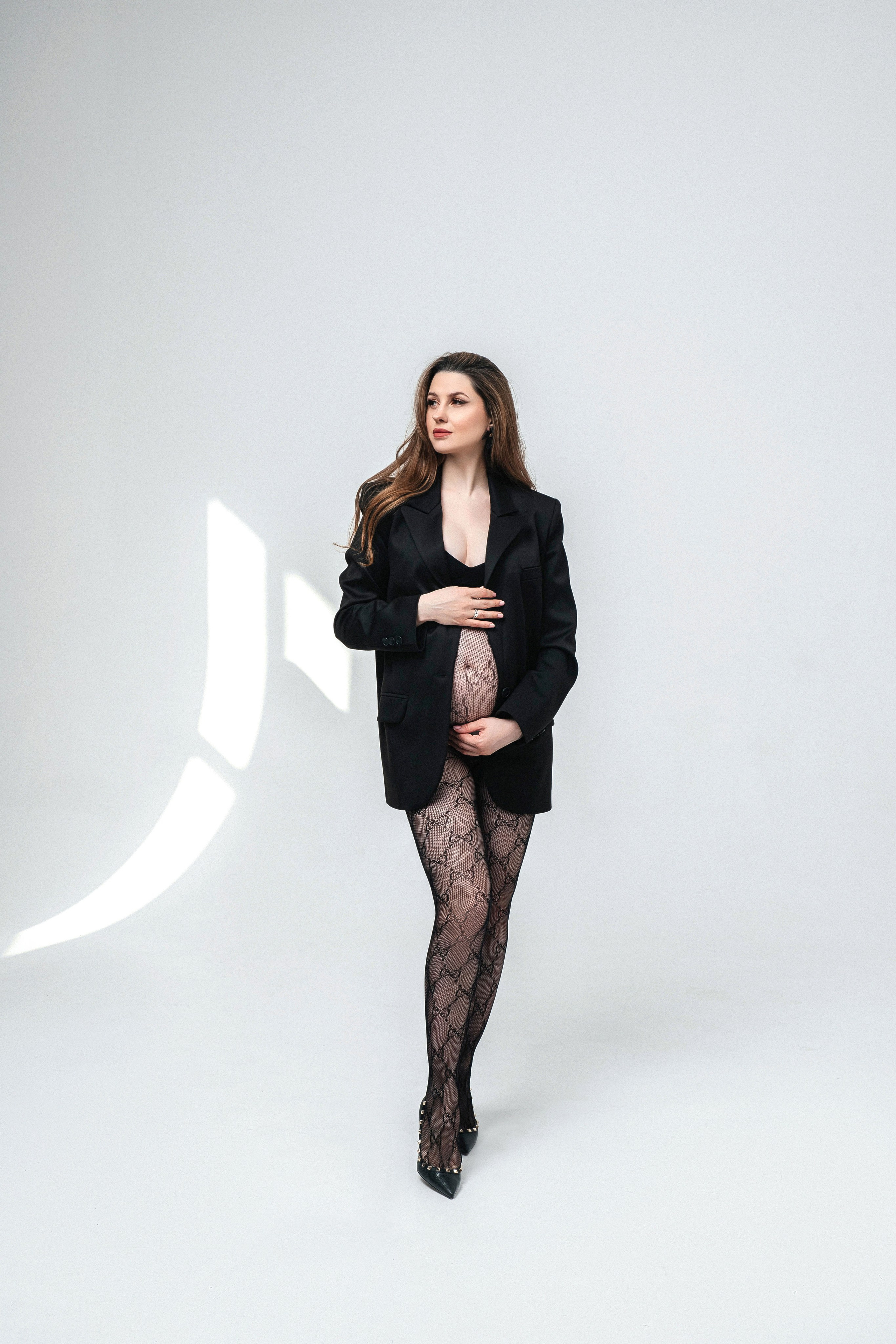 Фотосессия беременности в тканях в студии. Свадебный и семейный фотограф в Москве