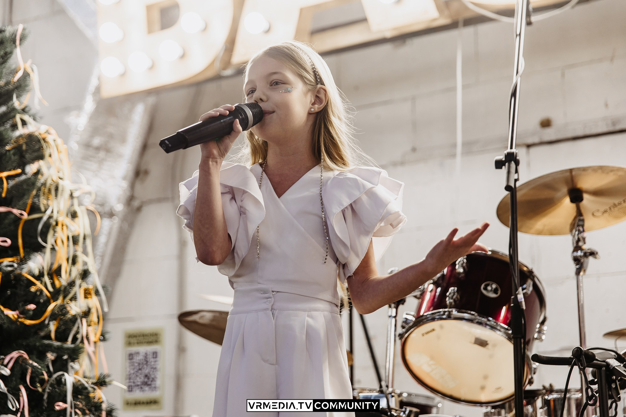 Традиционный рождественский базар и Garage Sale