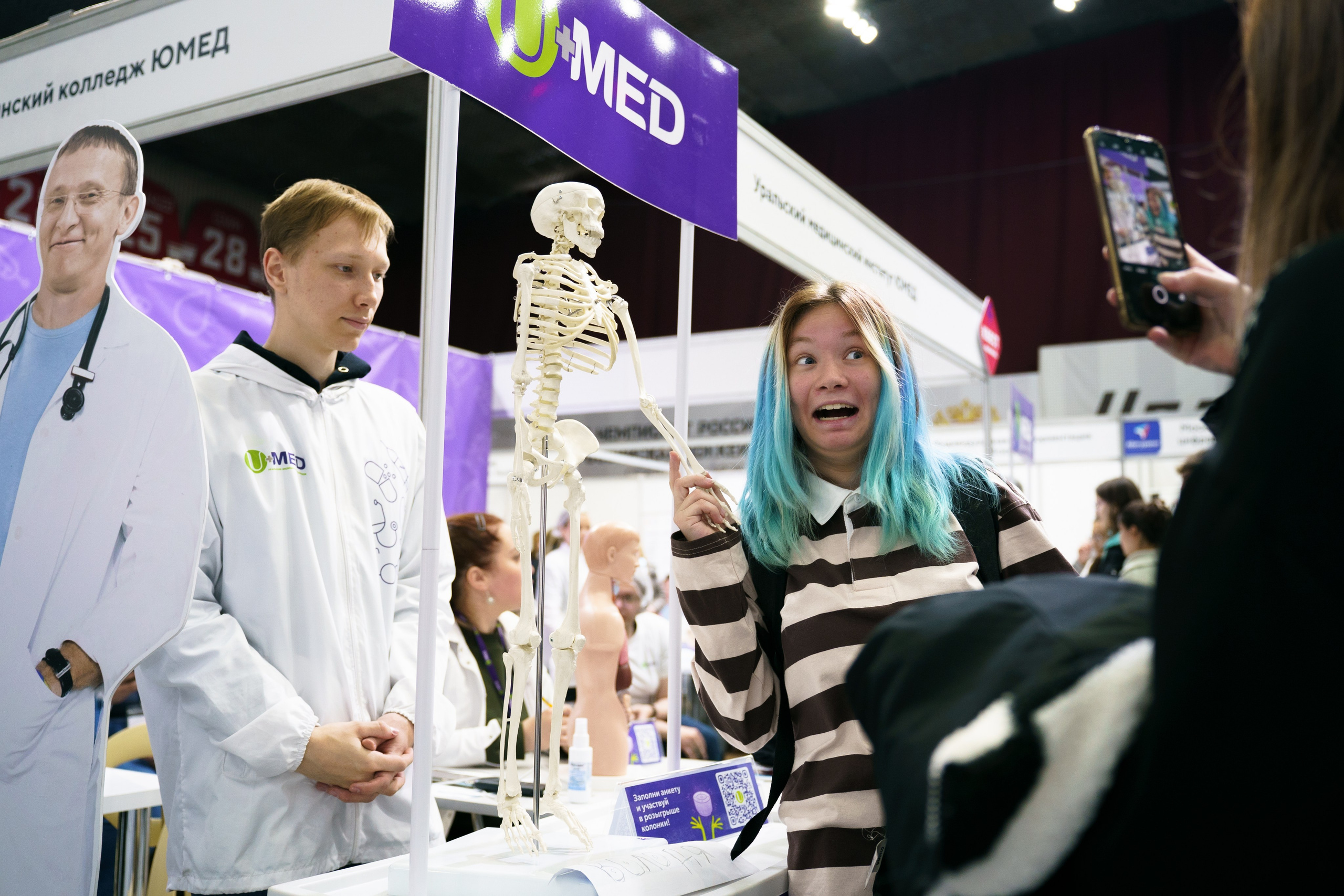 Выставка Абитуриент. Видеограф и Фотограф в Челябинске Ксения и Владимир Рюмины