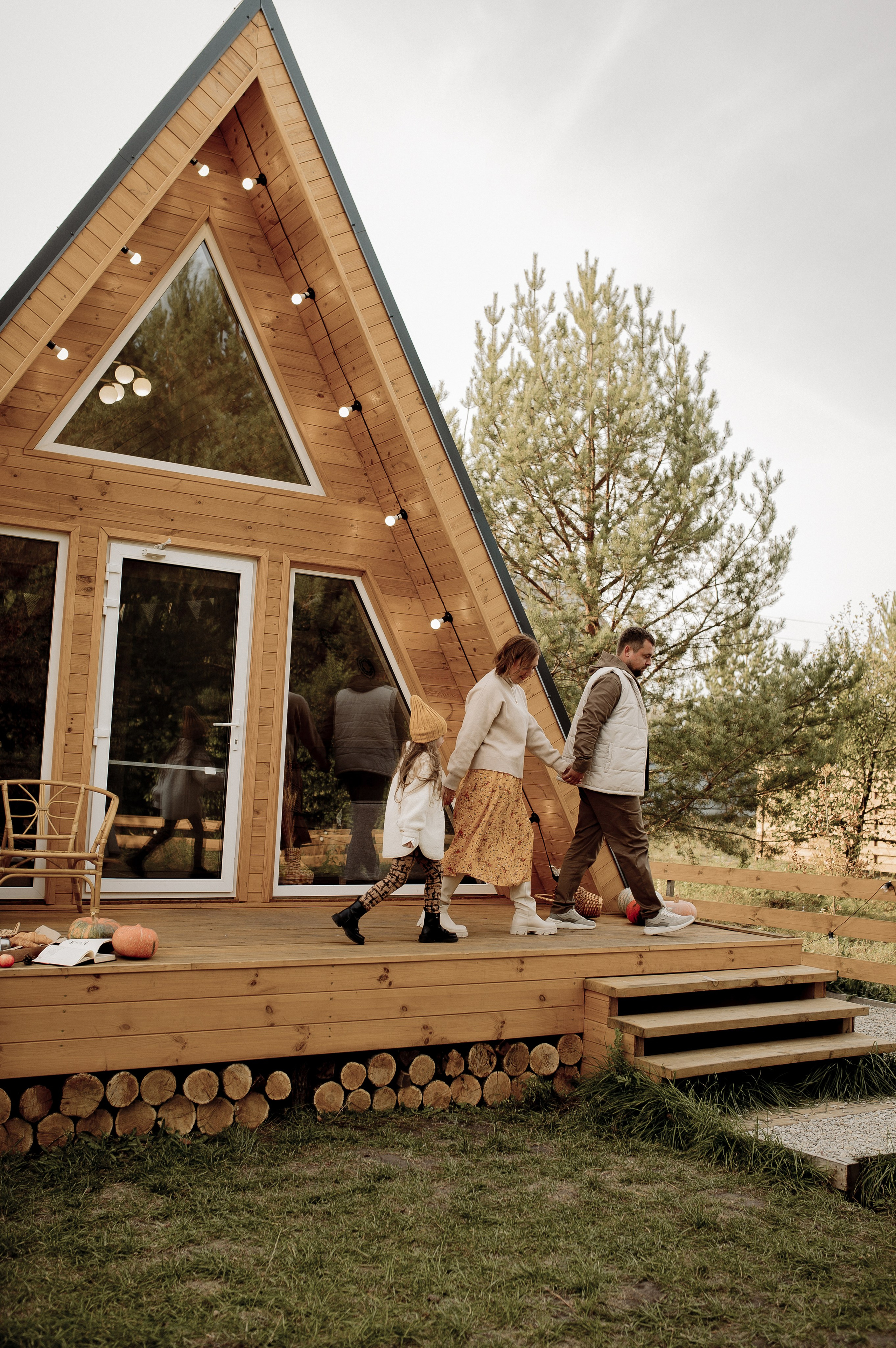 Катя, Дима, Настя и уютный домик. Фотограф Мария Стрелкова