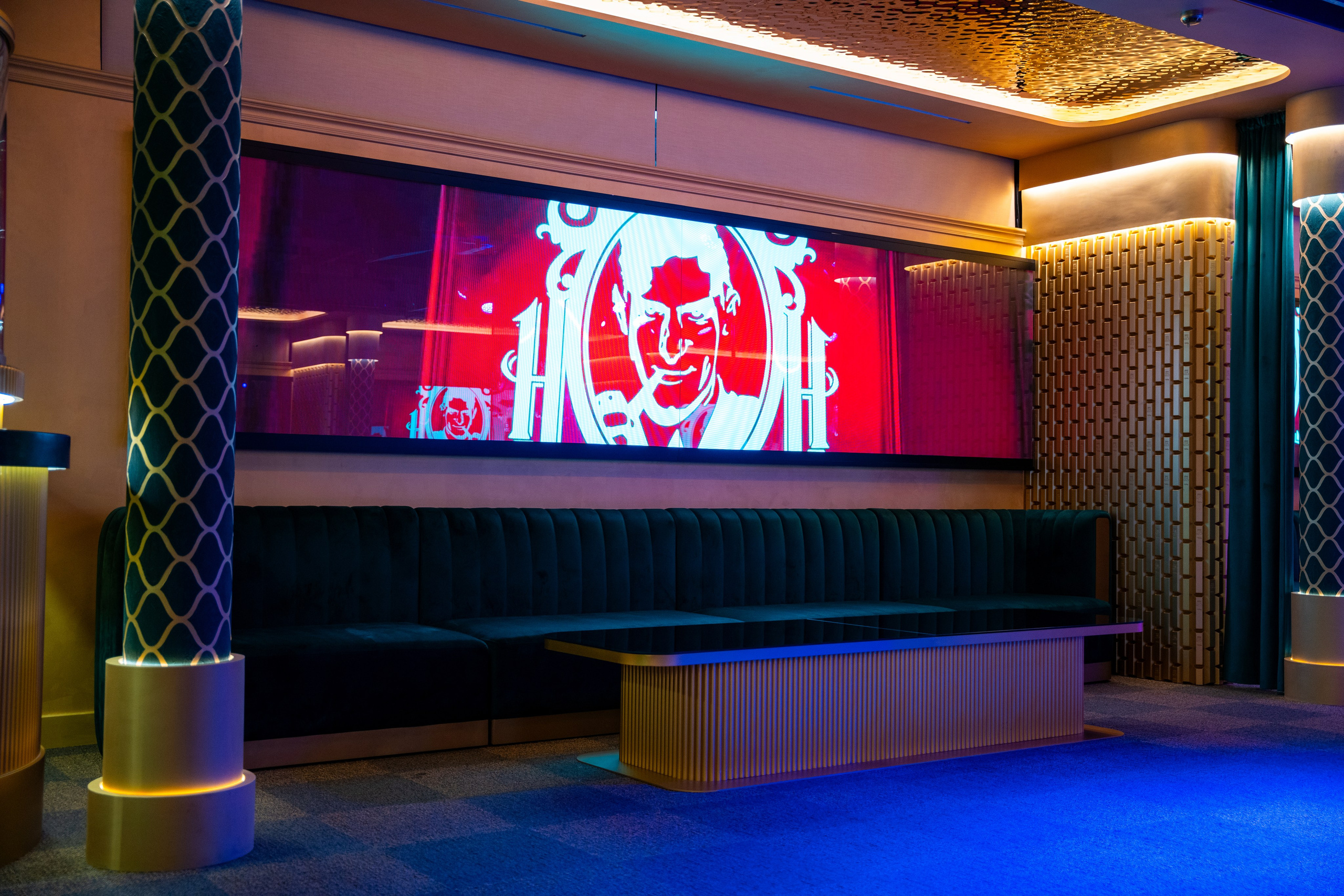 Фотосъемка интерьера стриптиз-клуба Hefner — элитный клуб Краснодара. Интерьерная фотосъемка клуба Hefner в Краснодаре — профессионально. Шедевры для Вас! Фотограф и Видеограф в Краснодаре Пахиев Руслан