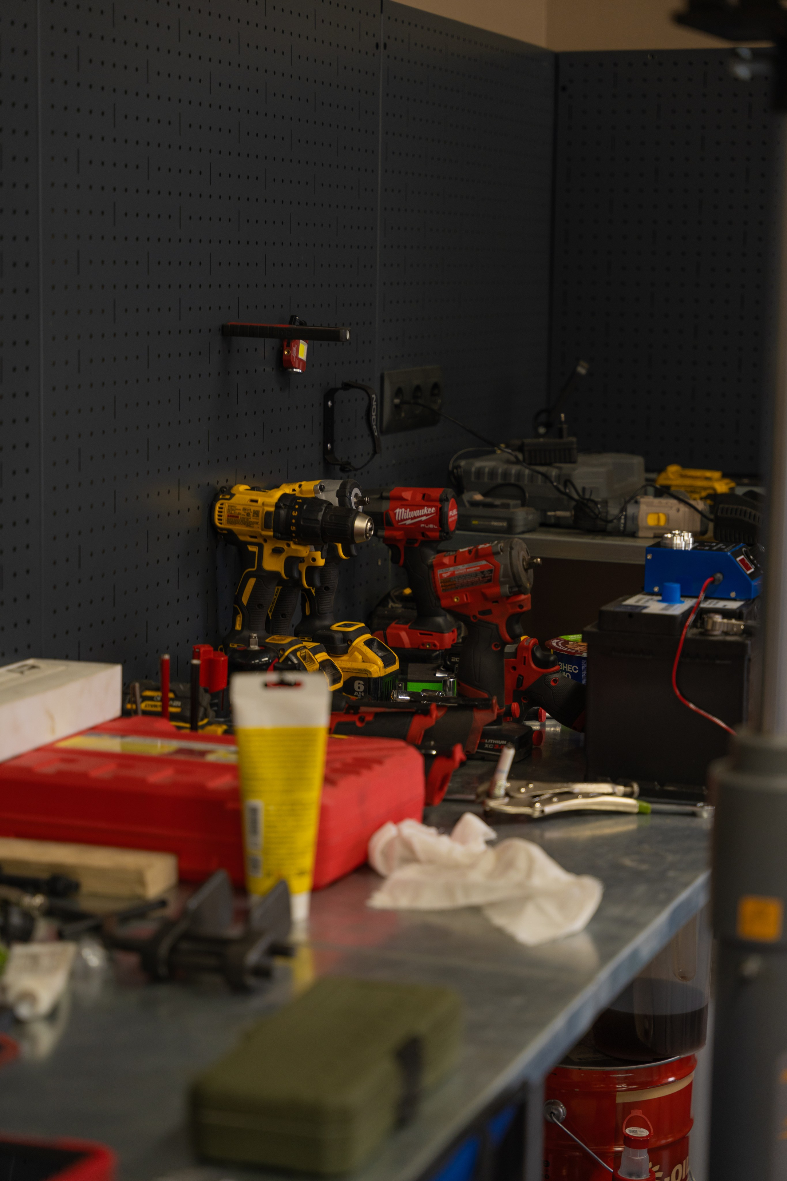 Интерьерная фотосъемка автосалона Elrus в Краснодаре. Zeekr, LiXiang Профессиональная фотосъемка интерьера премиум-автосалона в Краснодаре. Шедевры для Вас! Фотограф и Видеограф в Краснодаре Пахиев Руслан