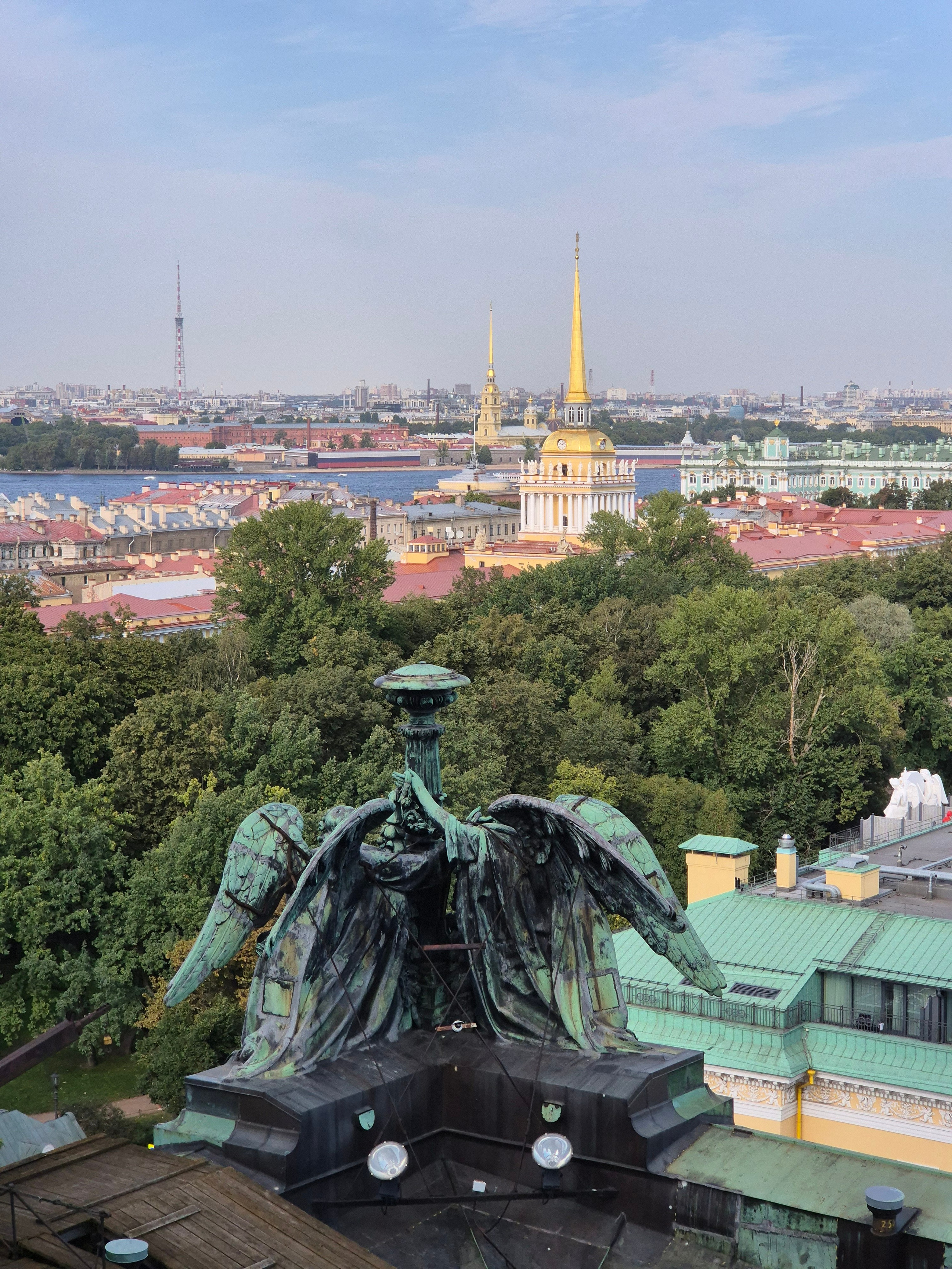 Забрались на колоннаду Исаакиевского