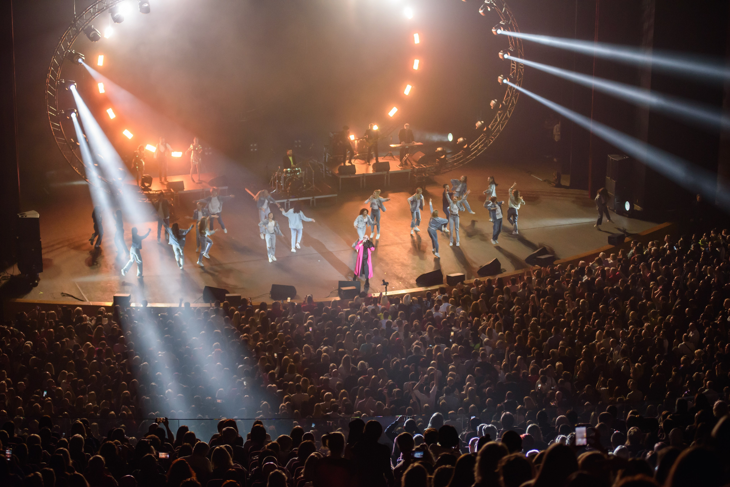 Дискотека 80-90-2000х — «Имена на все времена», Крокус Сити Холл. Бренд-фотограф для экспертов и блогеров в Москве Влада Горбовская