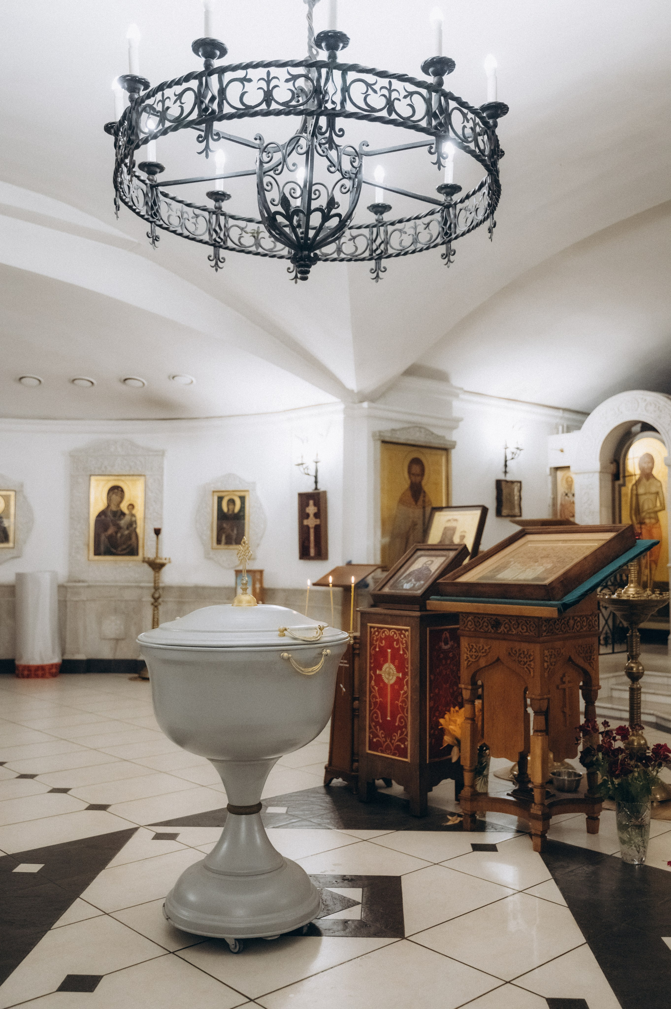 Крещение Владиславы (Криптовый храм в честь собора Новомучеников и Исповедников земли Белорусской). Семейный фотограф в Минске Дарья Дреко