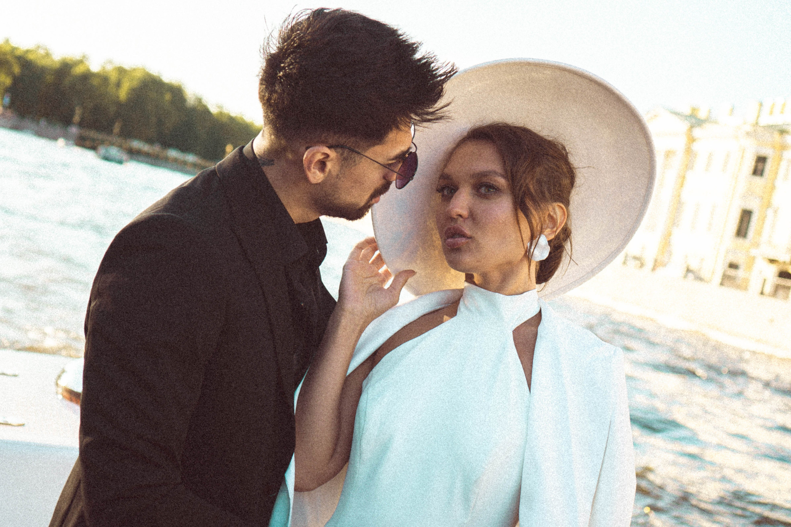 СВАДЕНБНАЯ СЬЕМКА НА КАТЕРЕ ПО КАНАЛАМ САНКТ-ПЕТЕРБУРГА И В АКВАТОРИИ НЕВЫ. Профессиональный фотограф, Санкт-Петербург — Виктория Богомолова