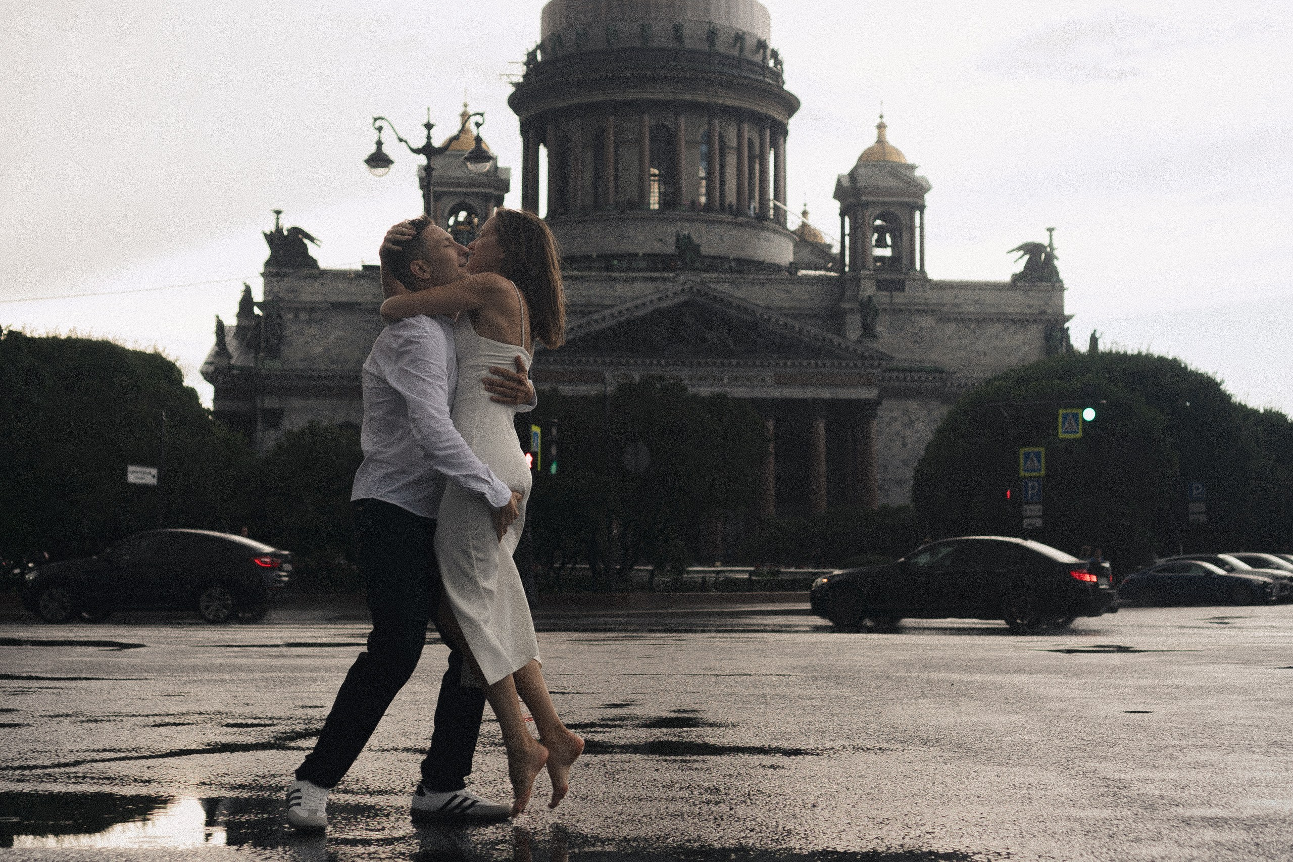 СВАДЕБНАЯ ФОТОСЕСИСИЯ В МЕТРО И ВОЗЛЕ ИСАКИЕВСКОГО СОБОРА В ДОЖДЬ. Профессиональный фотограф, Санкт-Петербург — Виктория Богомолова