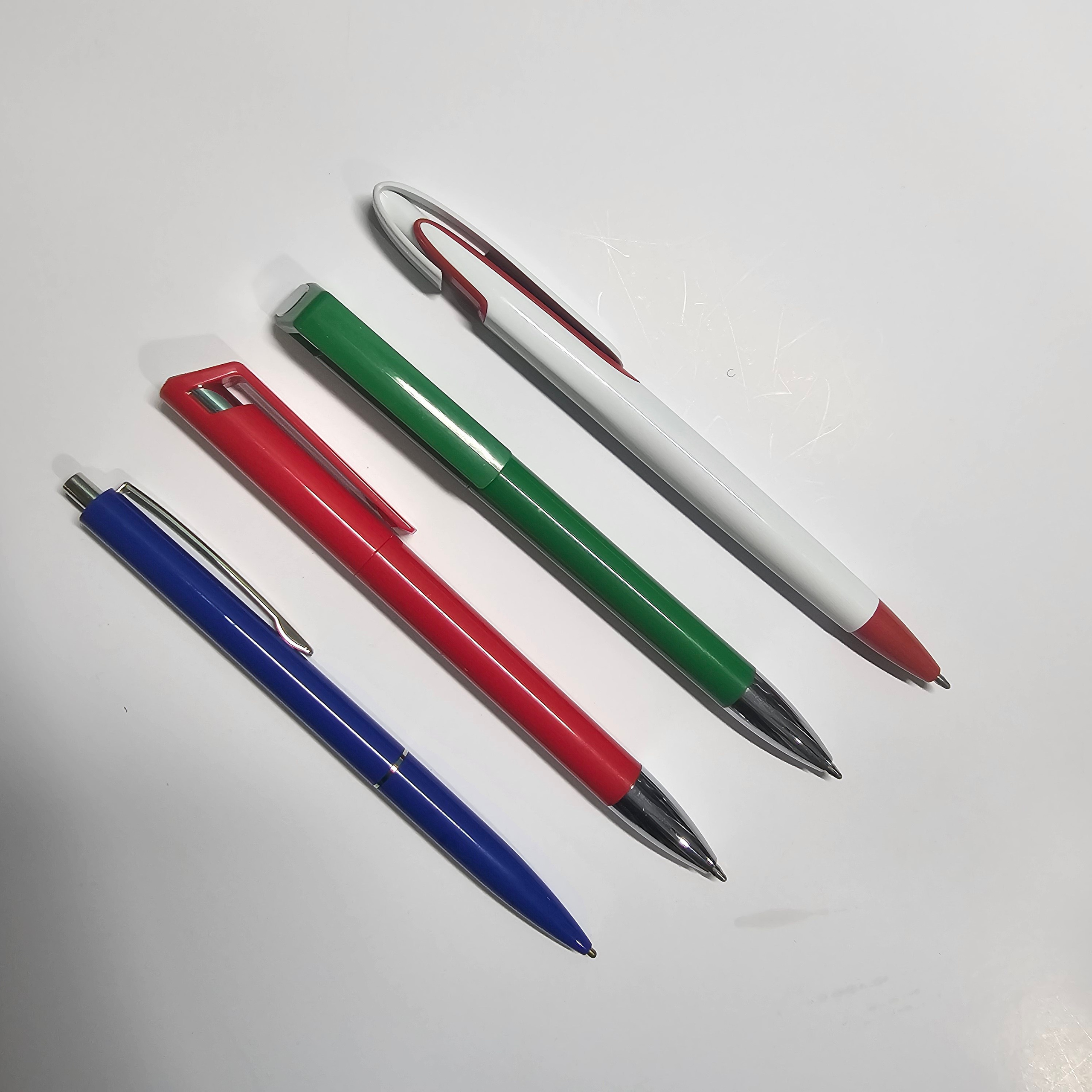 Ручки. MEMENTO.Выпускные альбомы, школьные, юбилейные и другие книги. Ростов-на-Дону