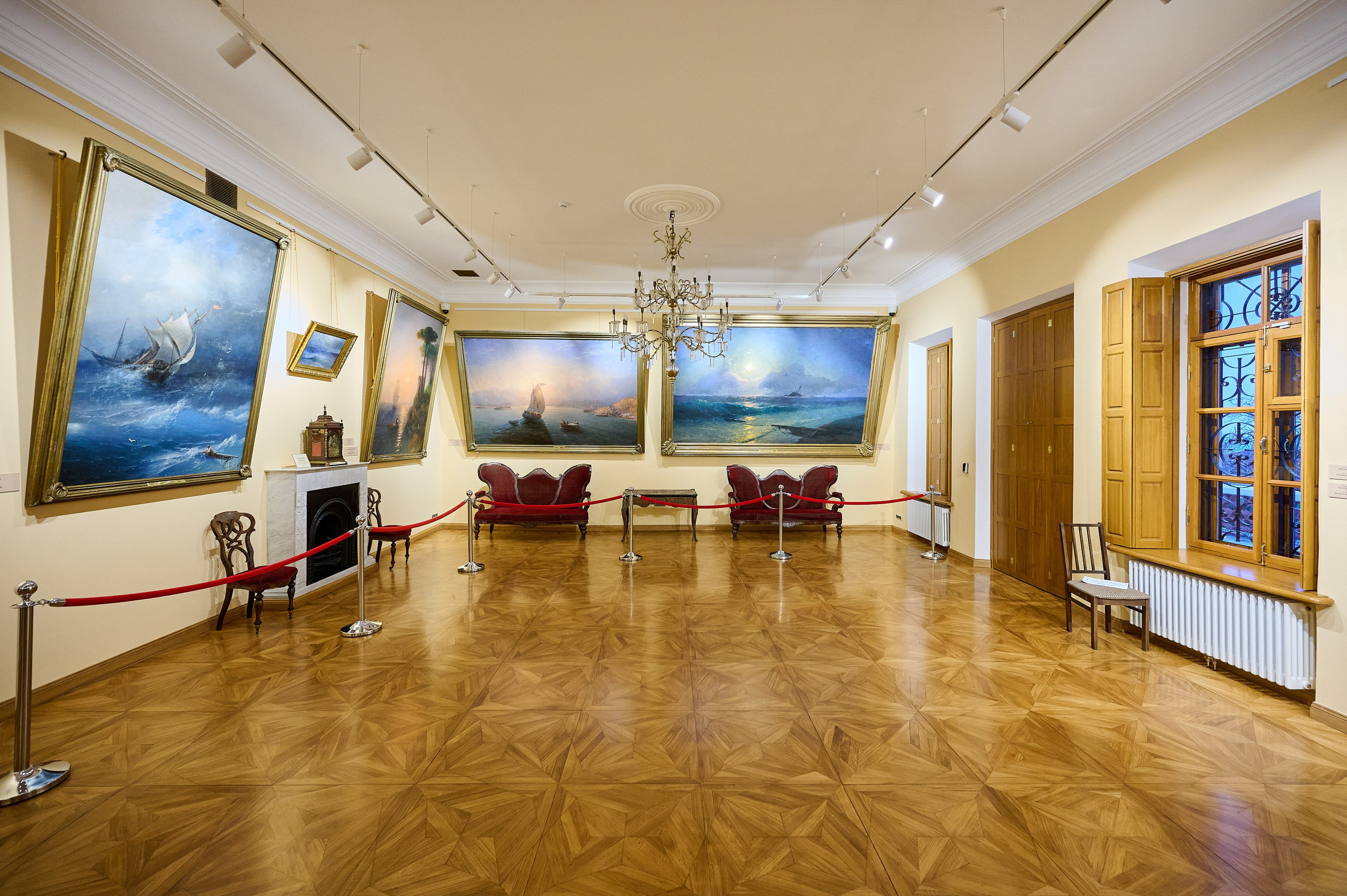 Интерьерная съемка картинной галереи