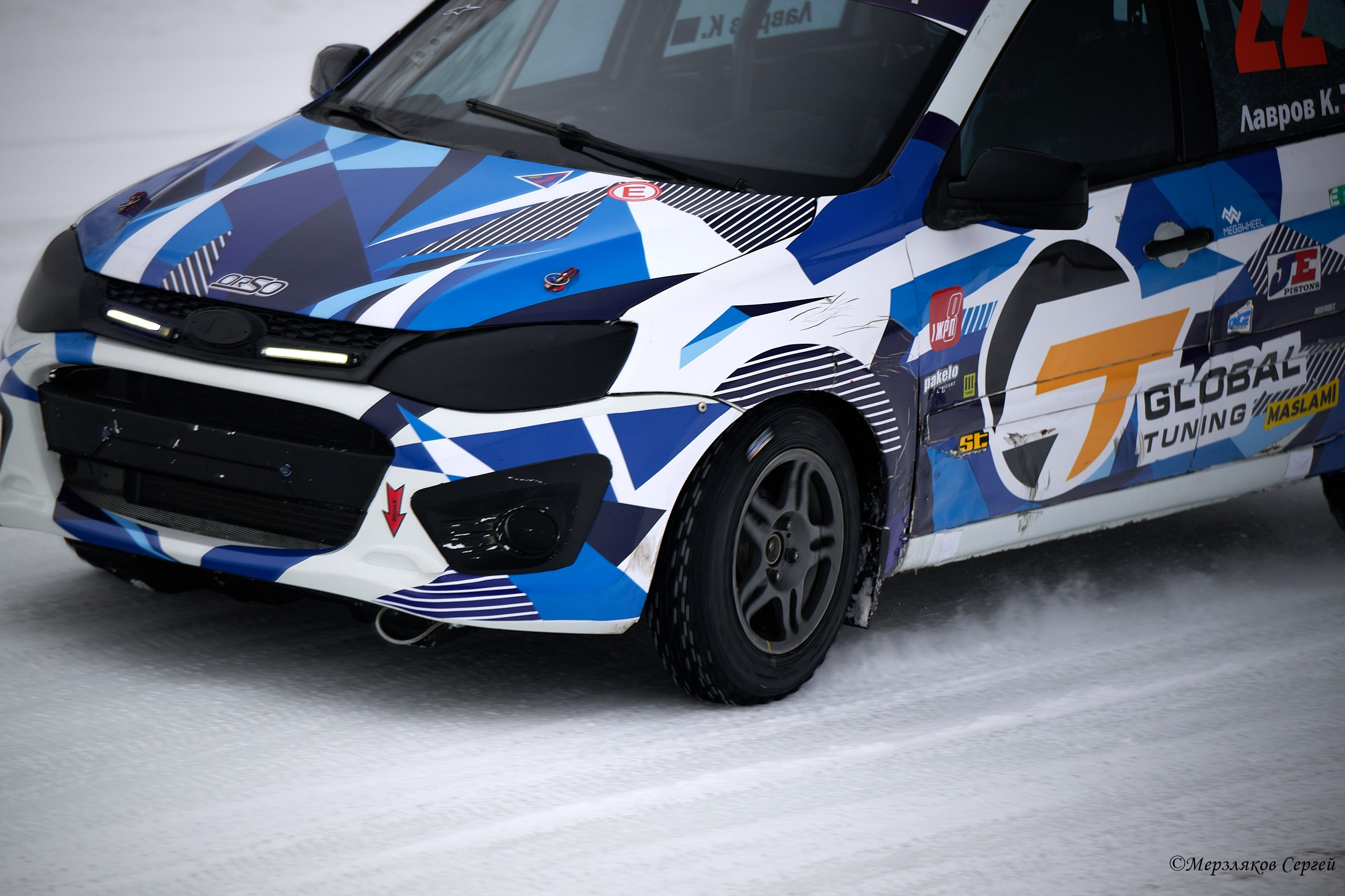 Трековые автогонки на льду Чемпионат России. Спортивный репортажный фотограф в Ижевске Сергей Мерзляков